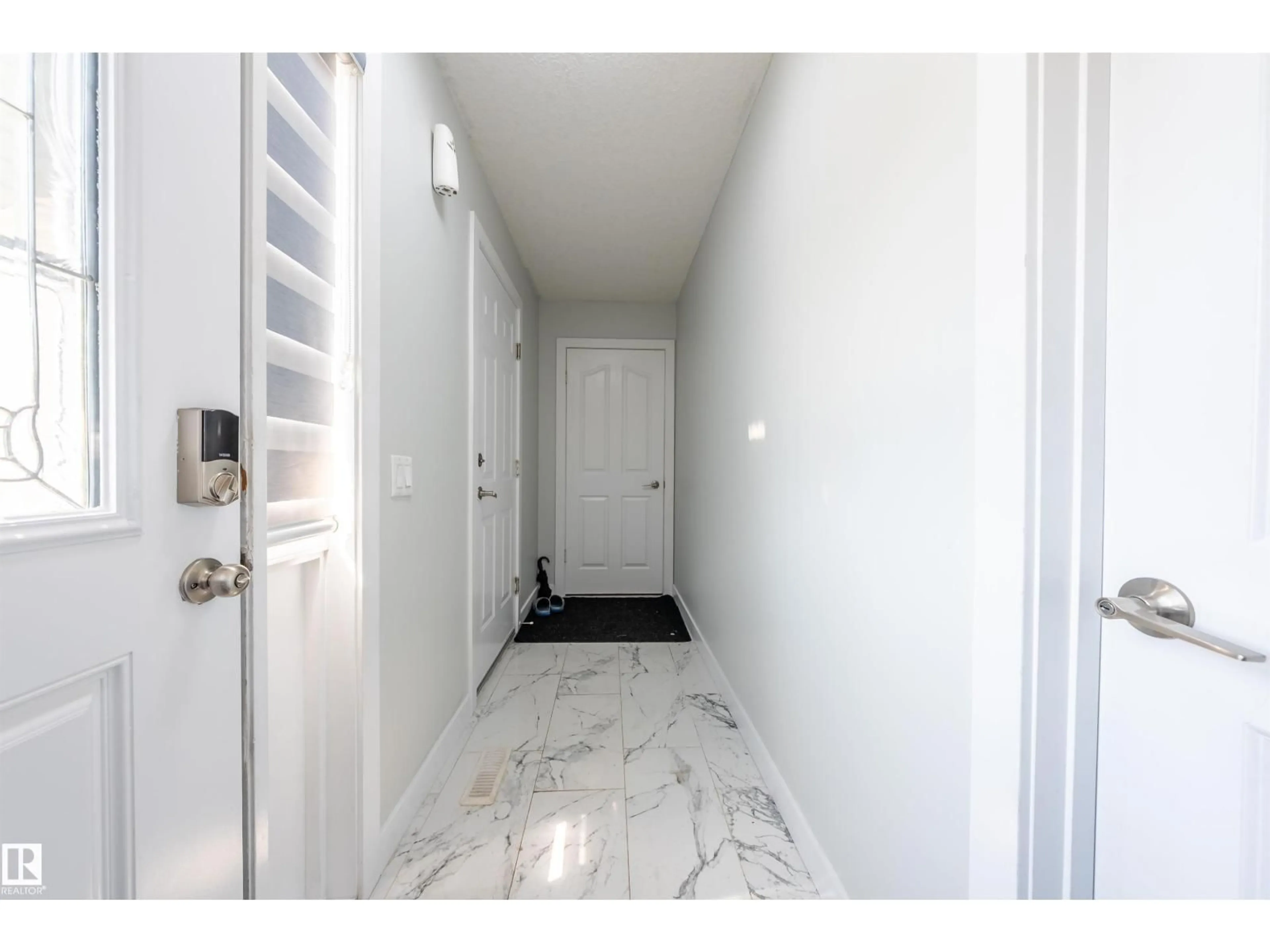 Indoor entryway for 3312 27 AVE, Edmonton Alberta T6T1P7