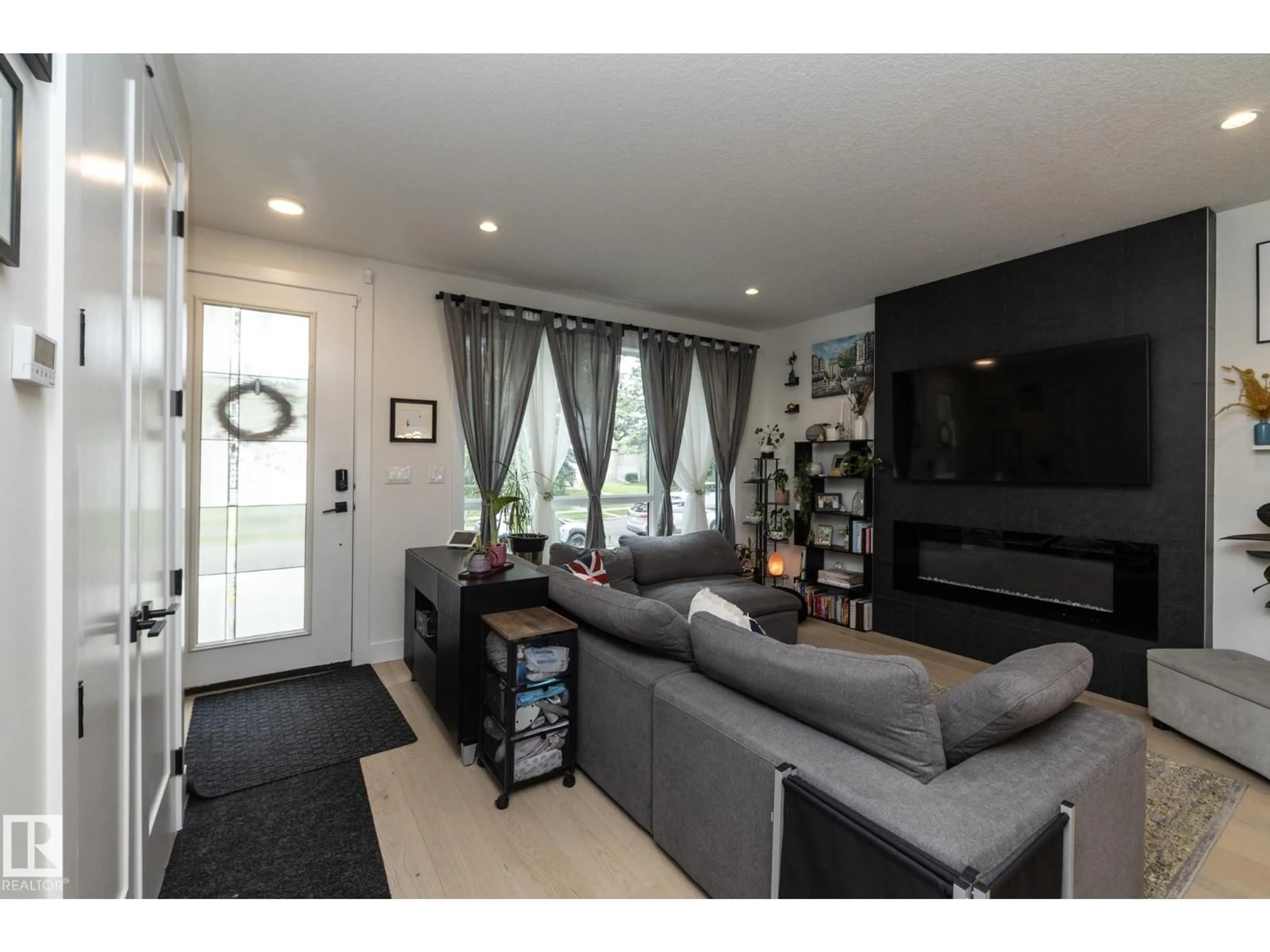 Living room with furniture, wood/laminate floor for 7733 81 AV, Edmonton Alberta T6C0V4