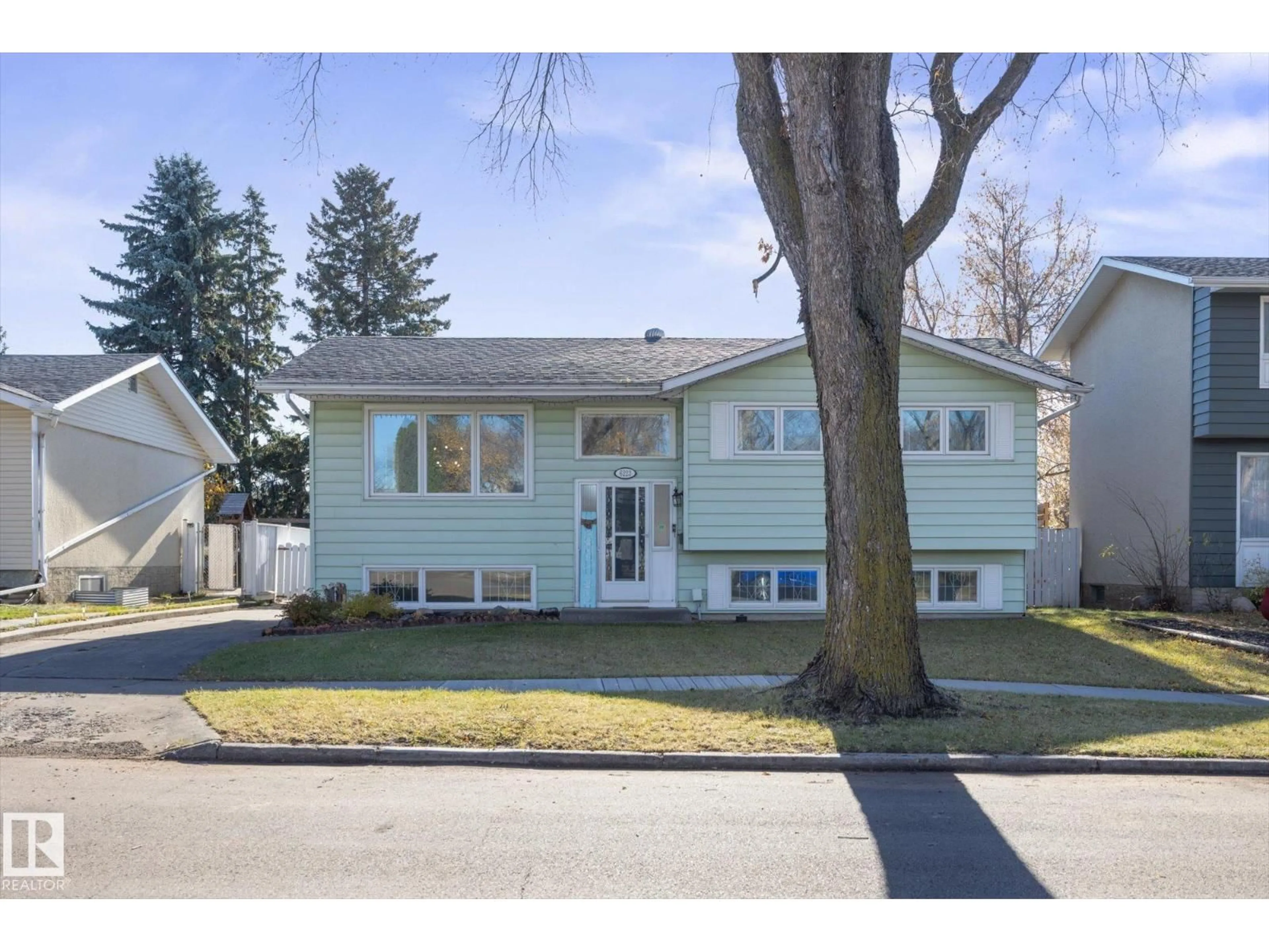 Home with vinyl exterior material, street for 6223 147 AV, Edmonton Alberta T5A1T6