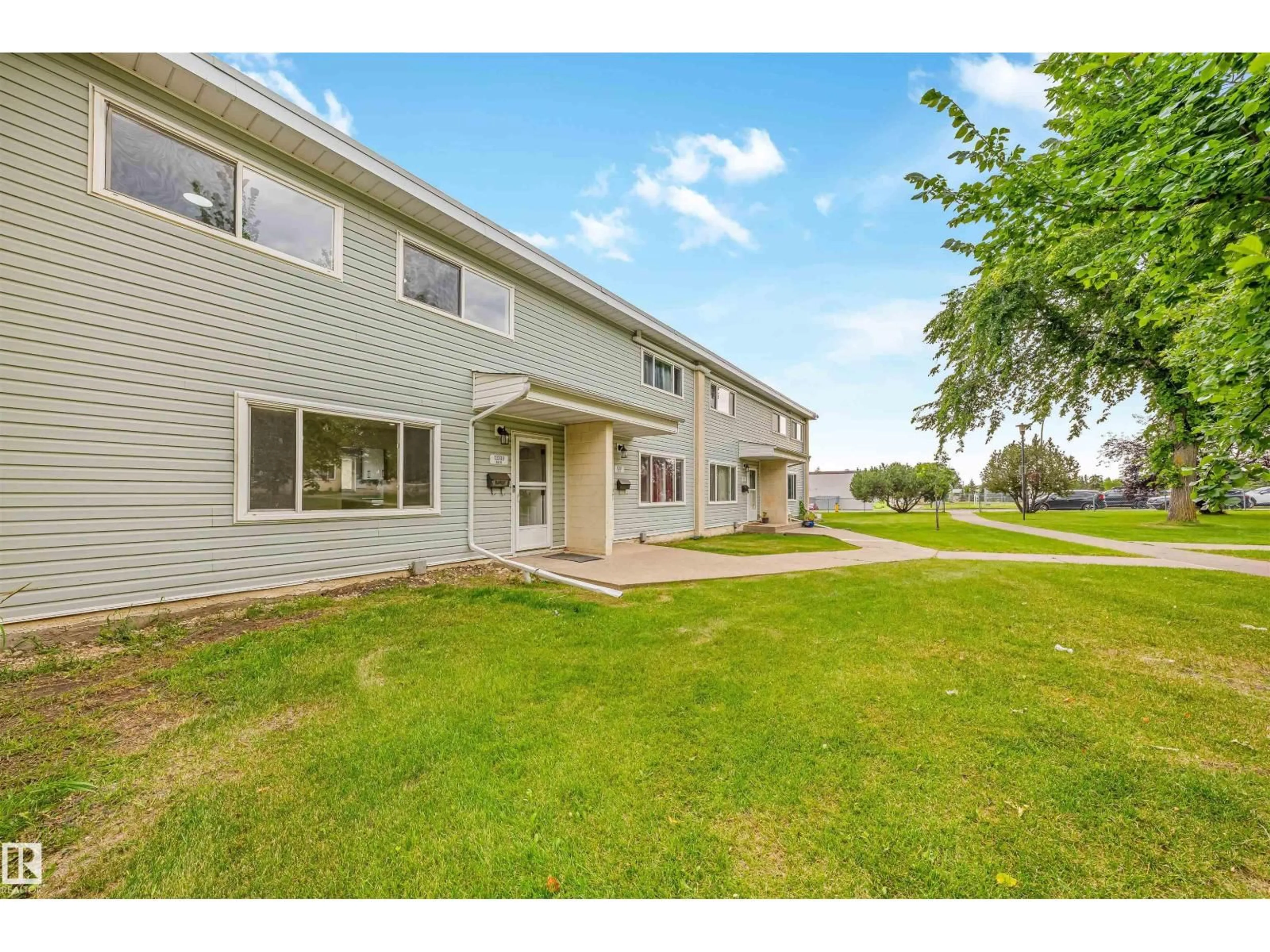 A pic from outside/outdoor area/front of a property/back of a property/a pic from drone, unknown for 13309 89A ST, Edmonton Alberta T5E3L2