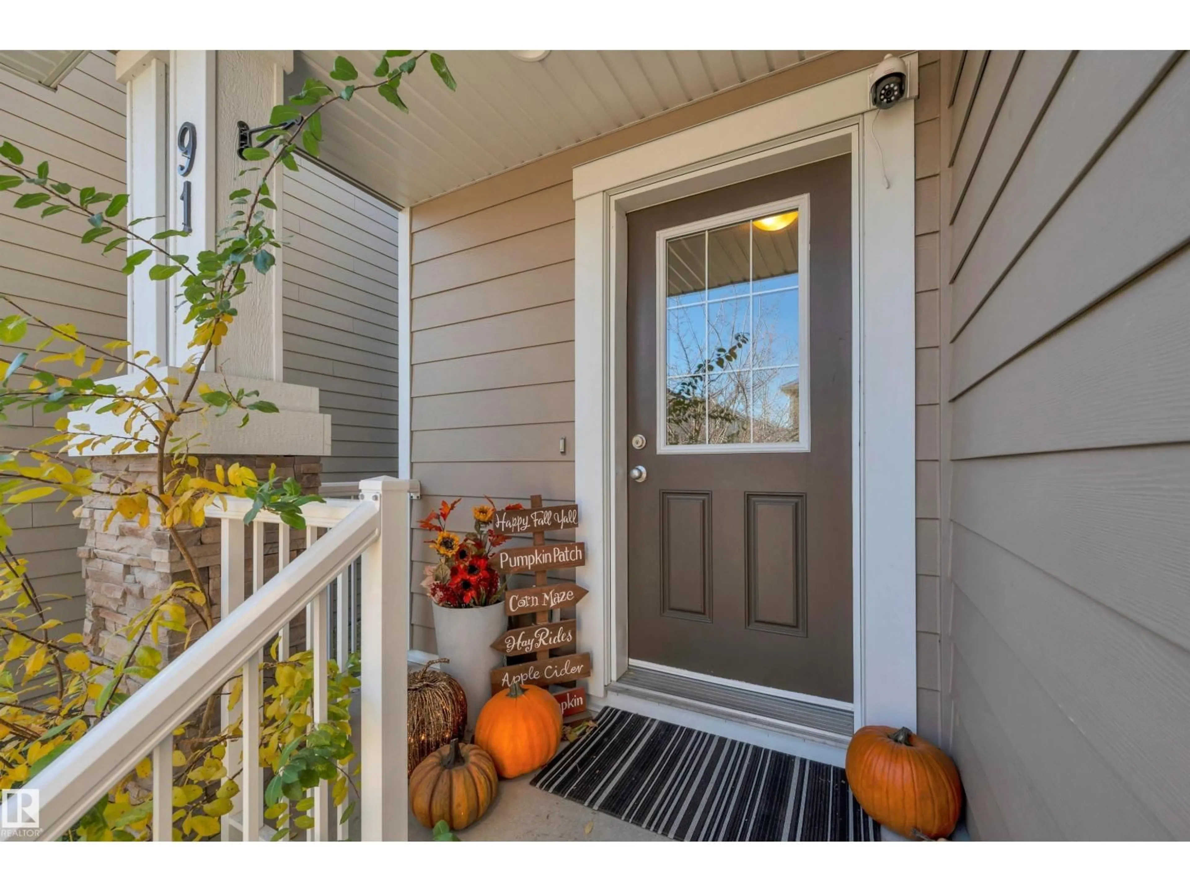 Indoor entryway for #91 - 219 CHARLOTTE WY, Sherwood Park Alberta T8H0T3