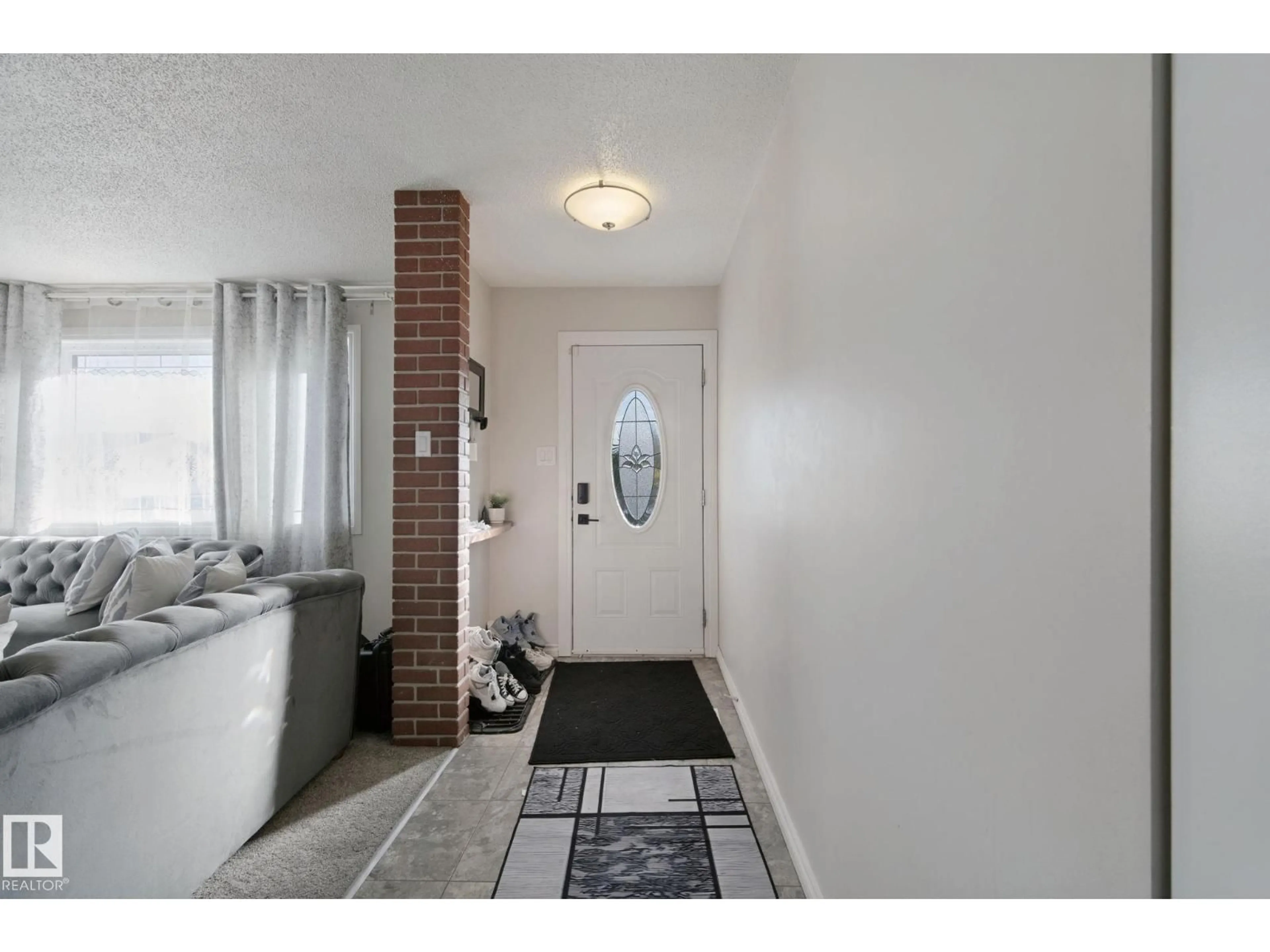 Indoor entryway for 7332 149A AV, Edmonton Alberta T5C2W4