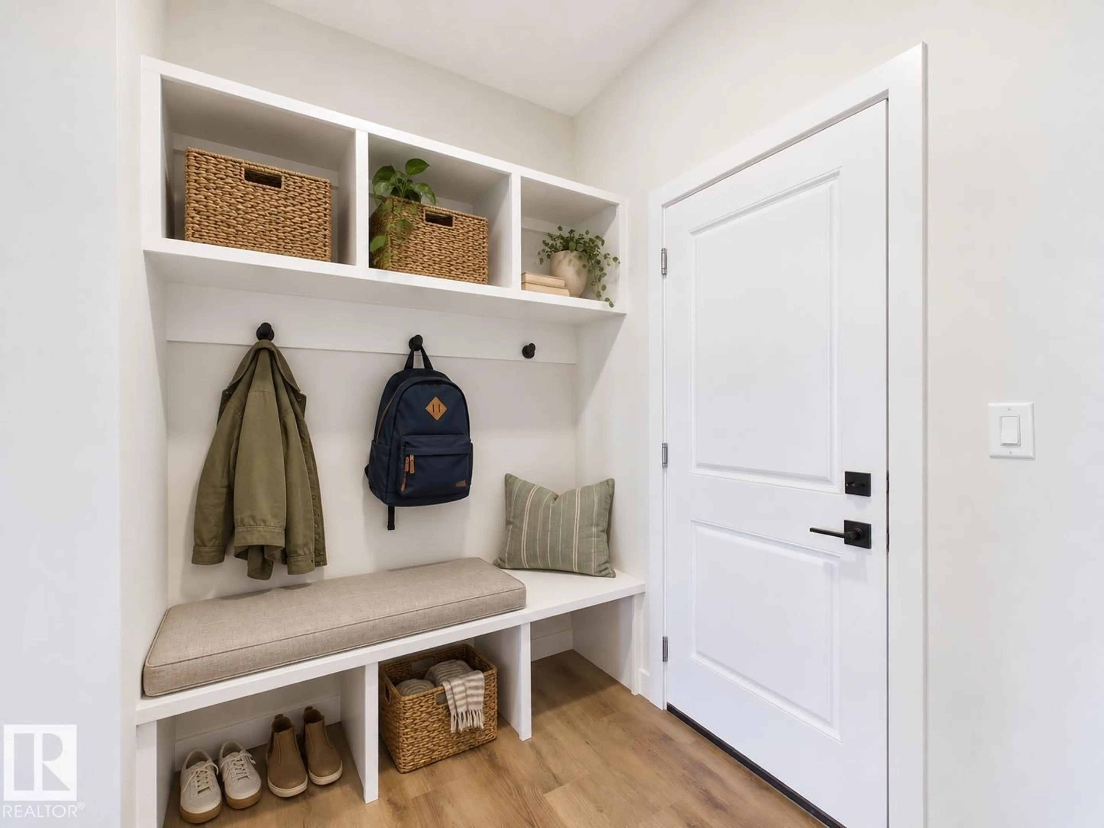 Indoor entryway for 49 SUMAC CL, Fort Saskatchewan Alberta T8L0Z9