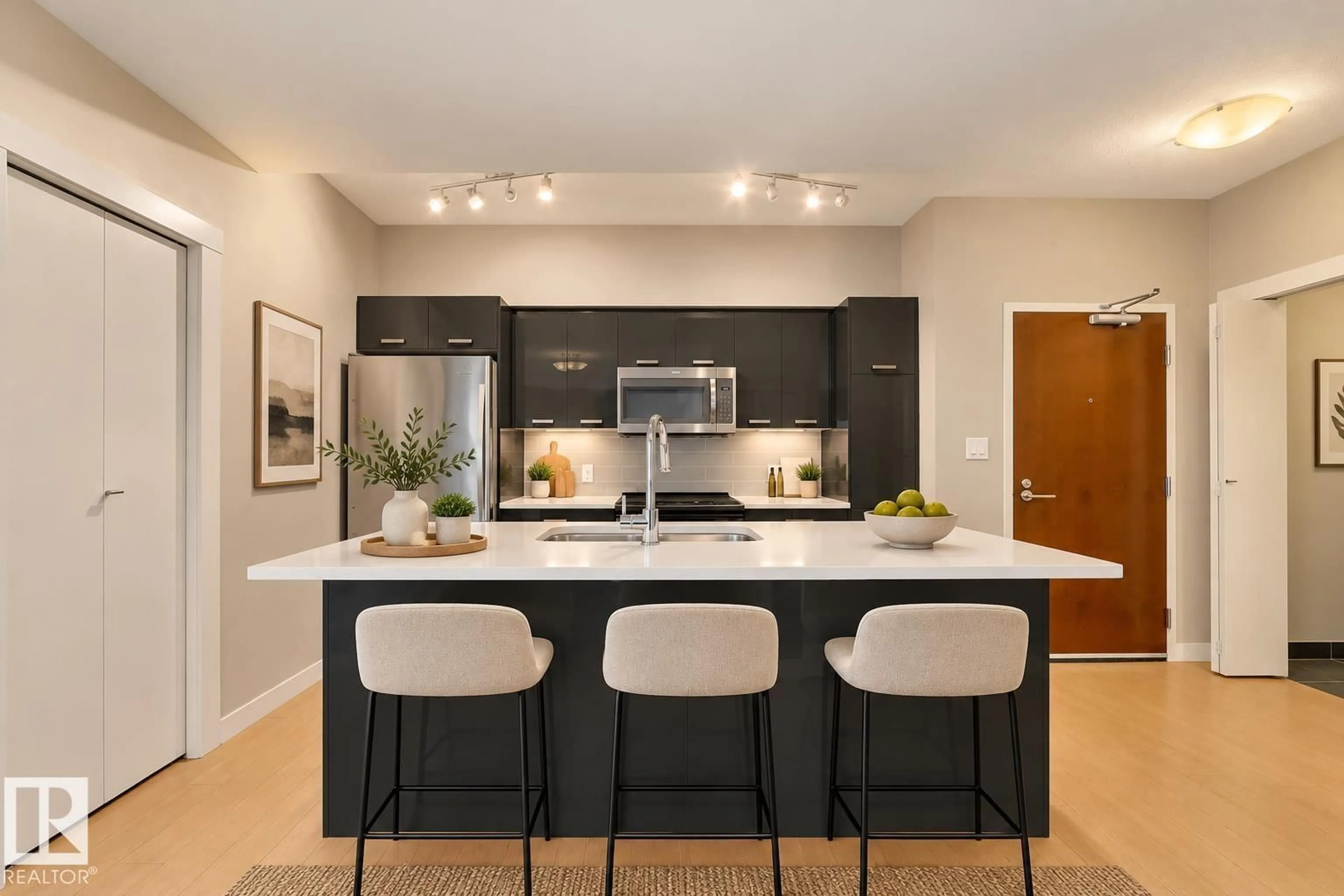 Contemporary kitchen, unknown for 2107 10410 102 AV NW, Edmonton Alberta T5J0E9