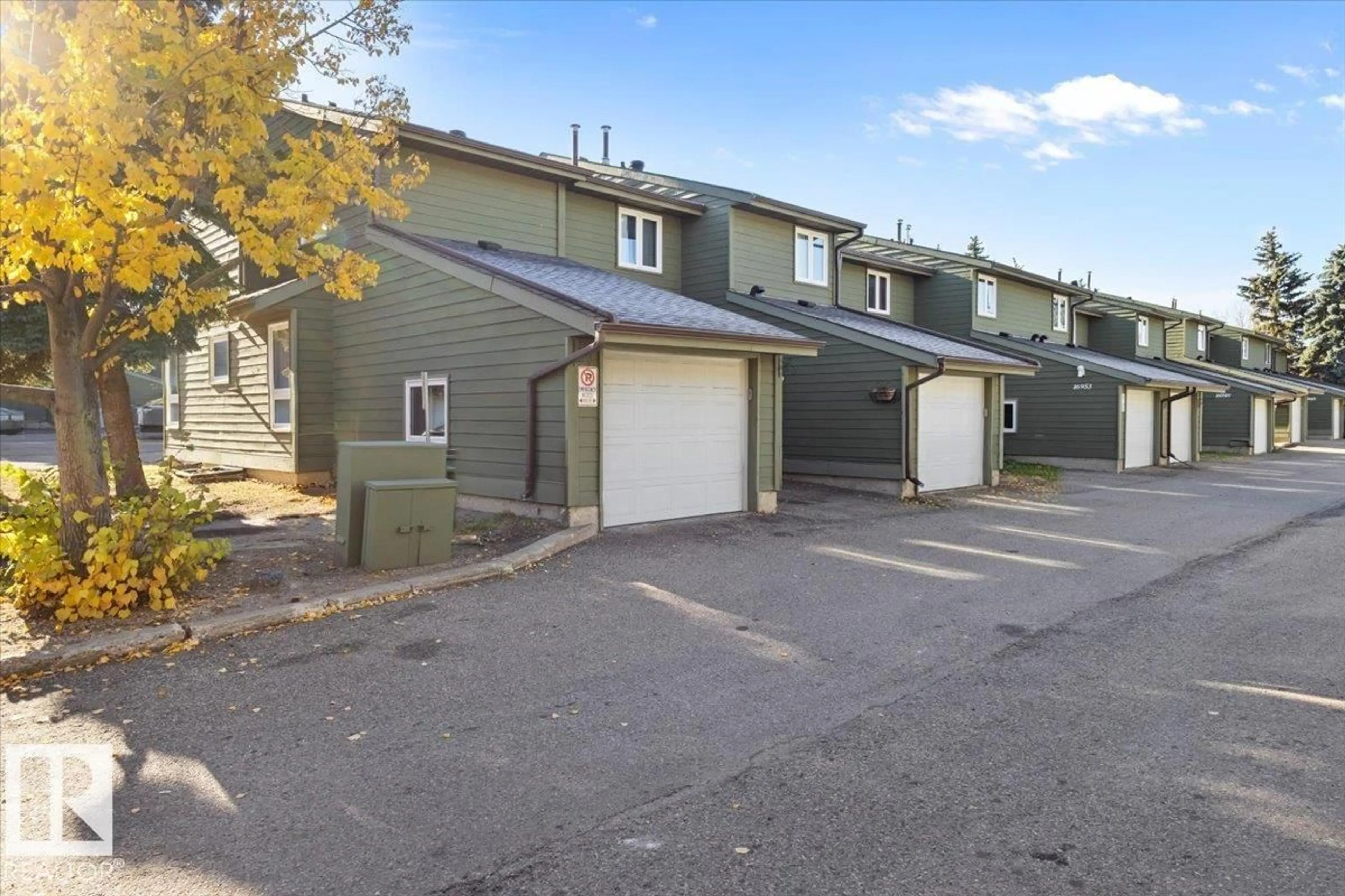 A pic from outside/outdoor area/front of a property/back of a property/a pic from drone, street for NW - 16957 95 ST, Edmonton Alberta T5Z1Z4