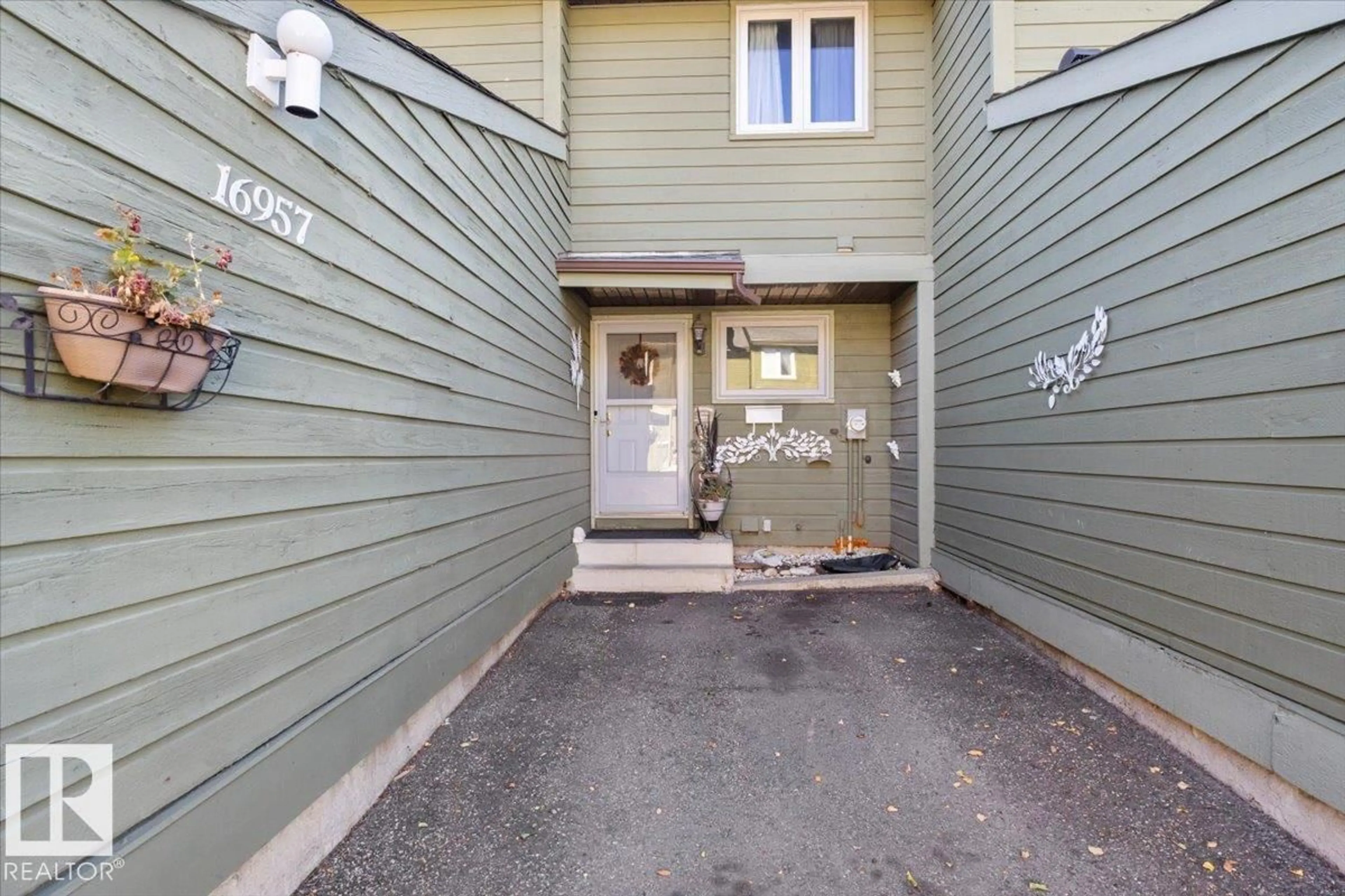 Unknown for NW - 16957 95 ST, Edmonton Alberta T5Z1Z4