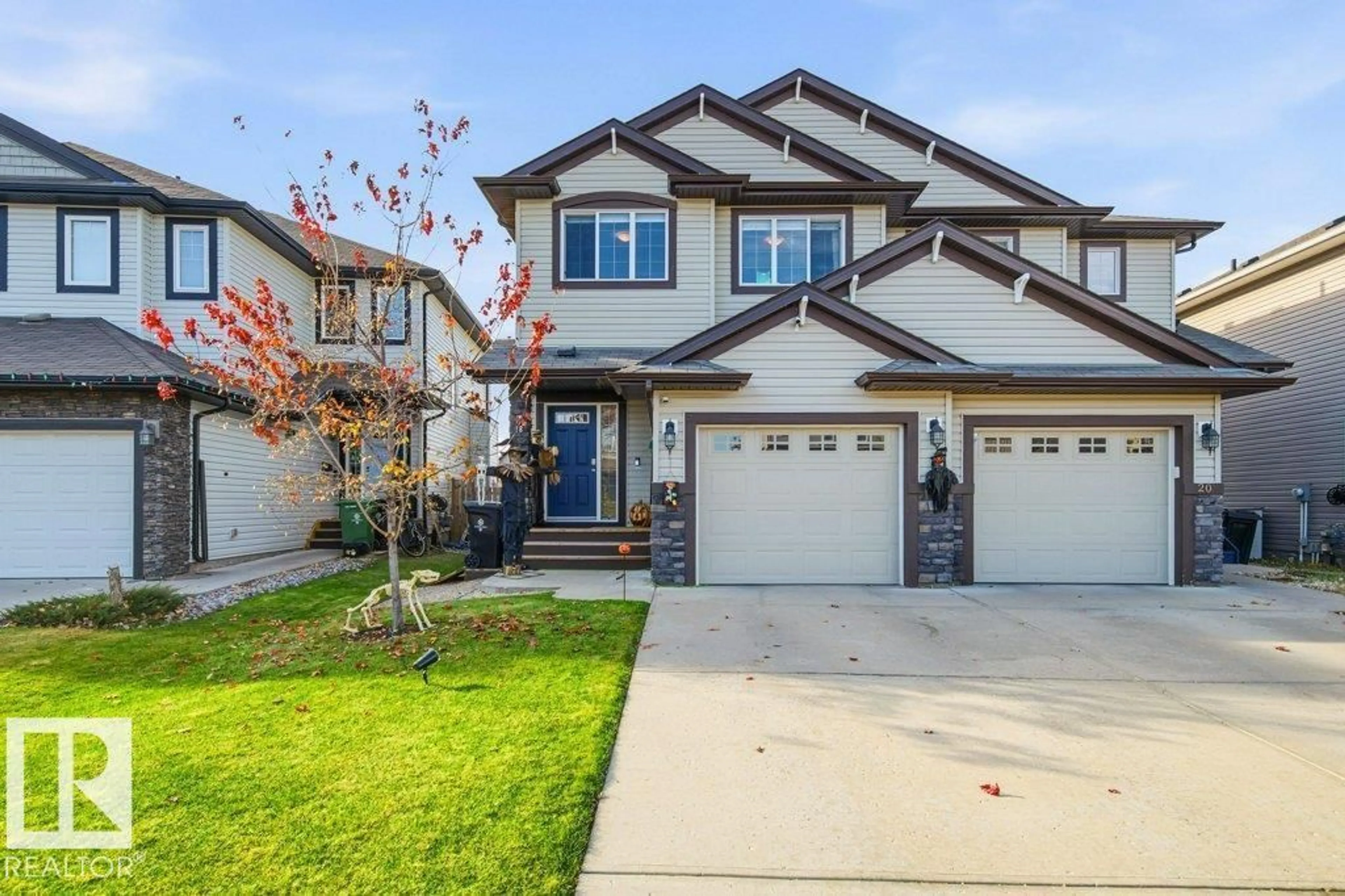 Home with vinyl exterior material, street for 18 CURRANT CR, Fort Saskatchewan Alberta T8L0R9