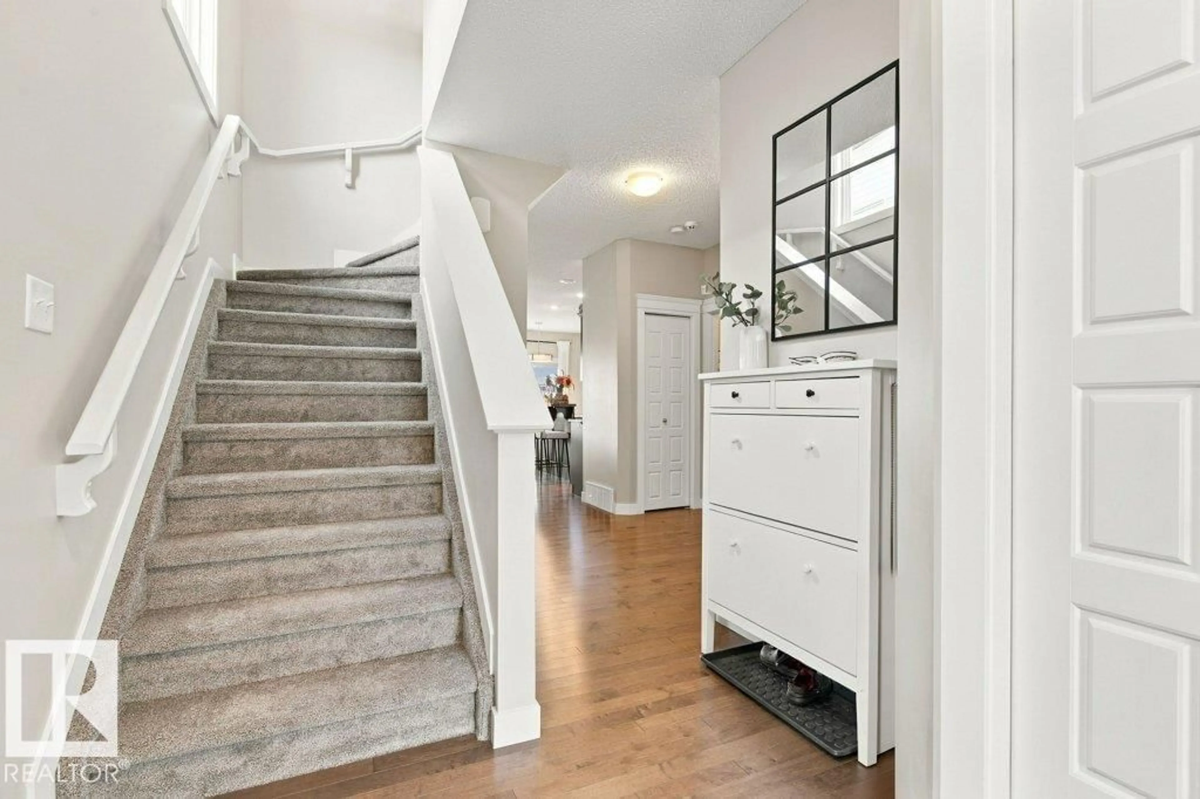 Indoor entryway for 18 CURRANT CR, Fort Saskatchewan Alberta T8L0R9
