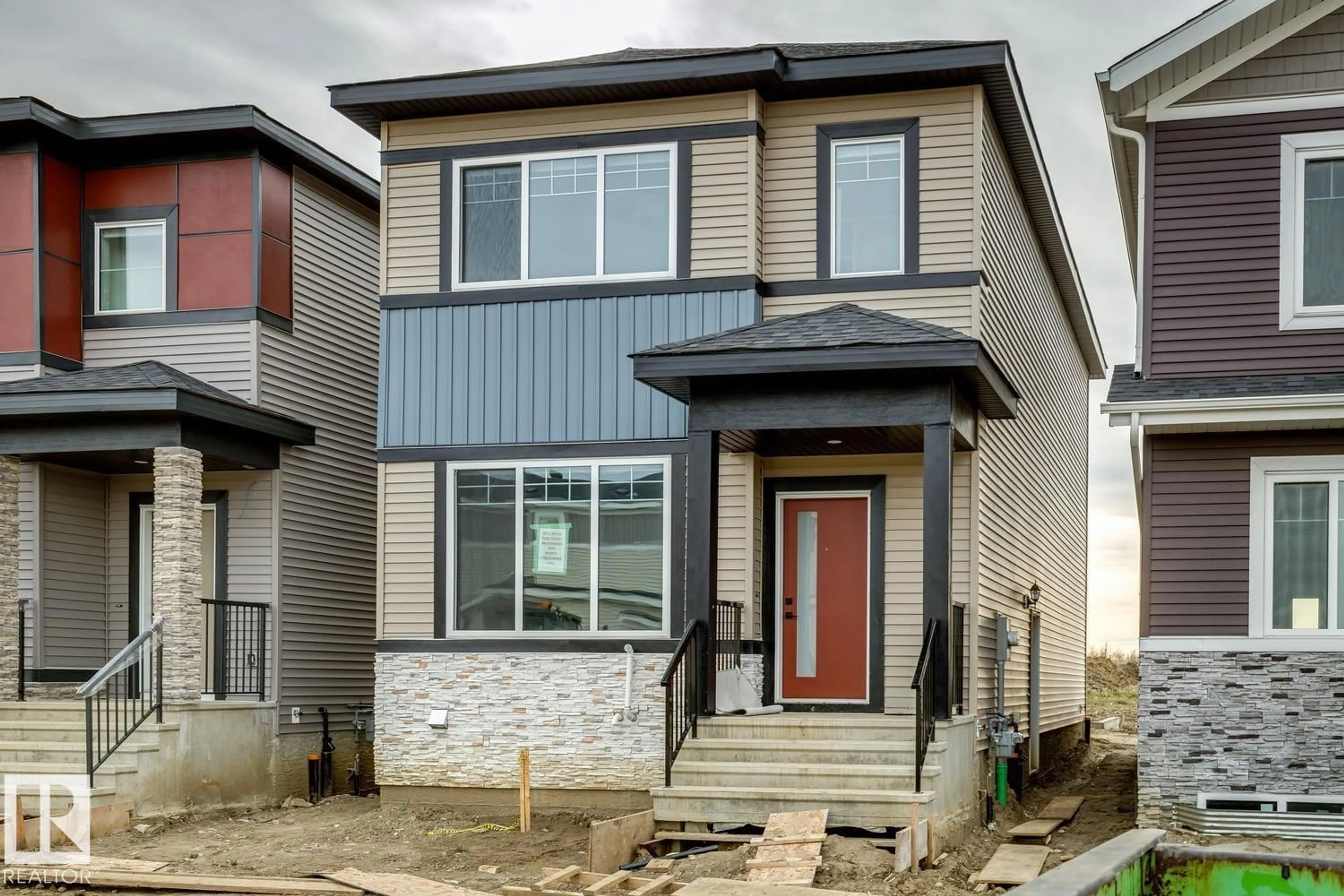 Home with vinyl exterior material, street for 494 ROBINSON BV, Leduc Alberta T9E1Z3