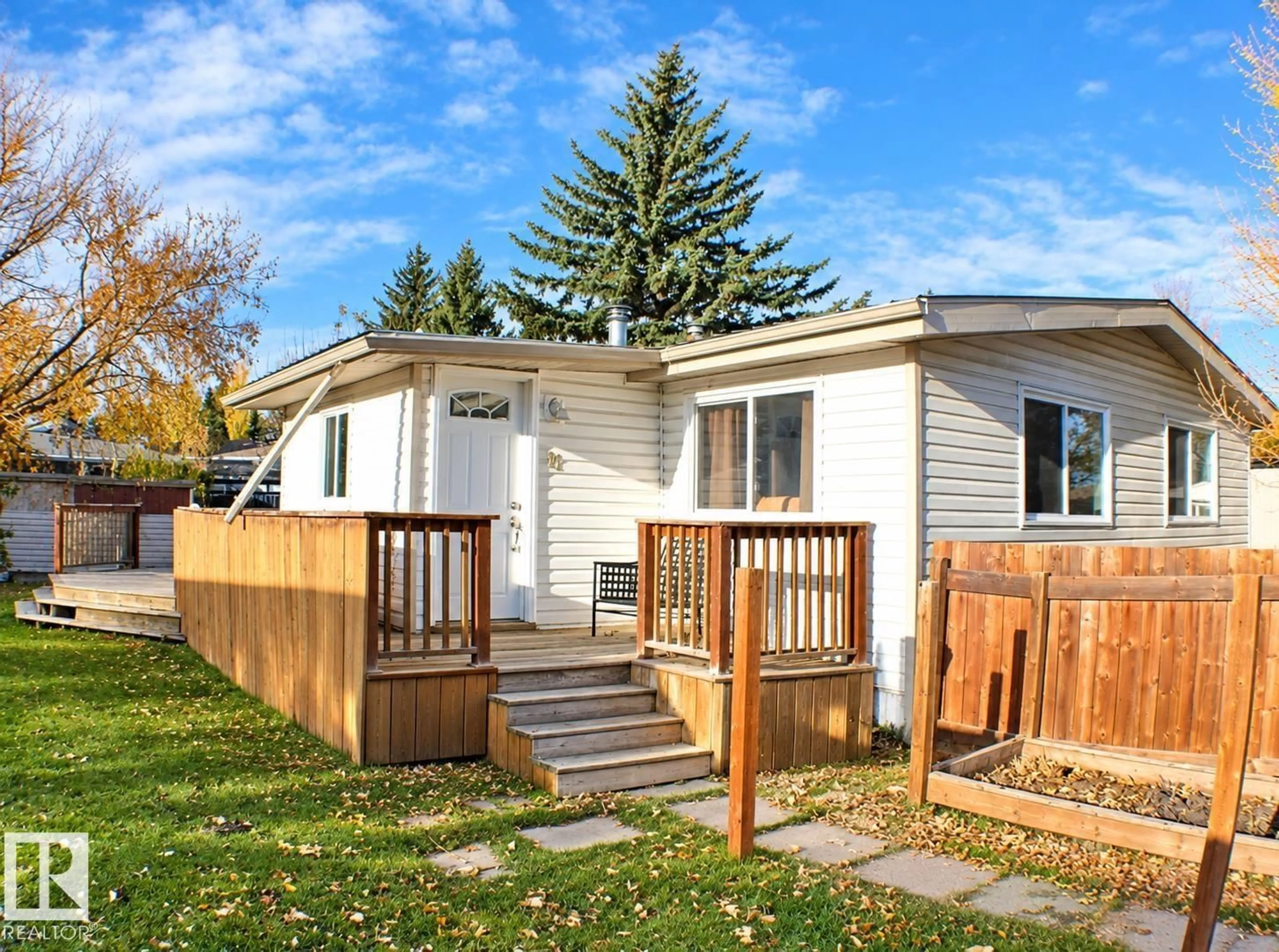 Home with vinyl exterior material, street for 11 WILLOW PARK ESTATE, Leduc Alberta T9E5P9