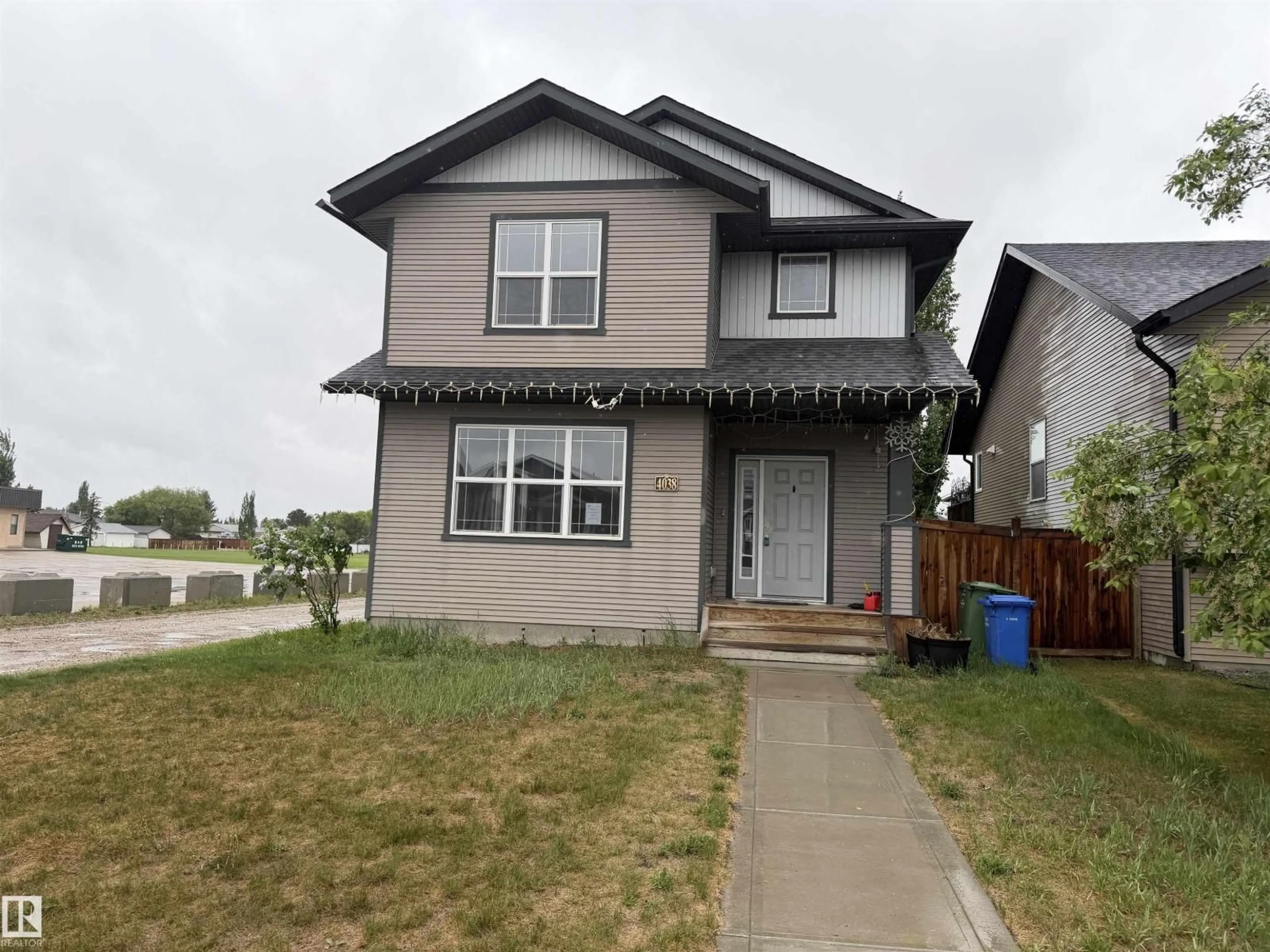 Home with vinyl exterior material, street for 4038 56 AV, Wetaskiwin Alberta T9A1X6
