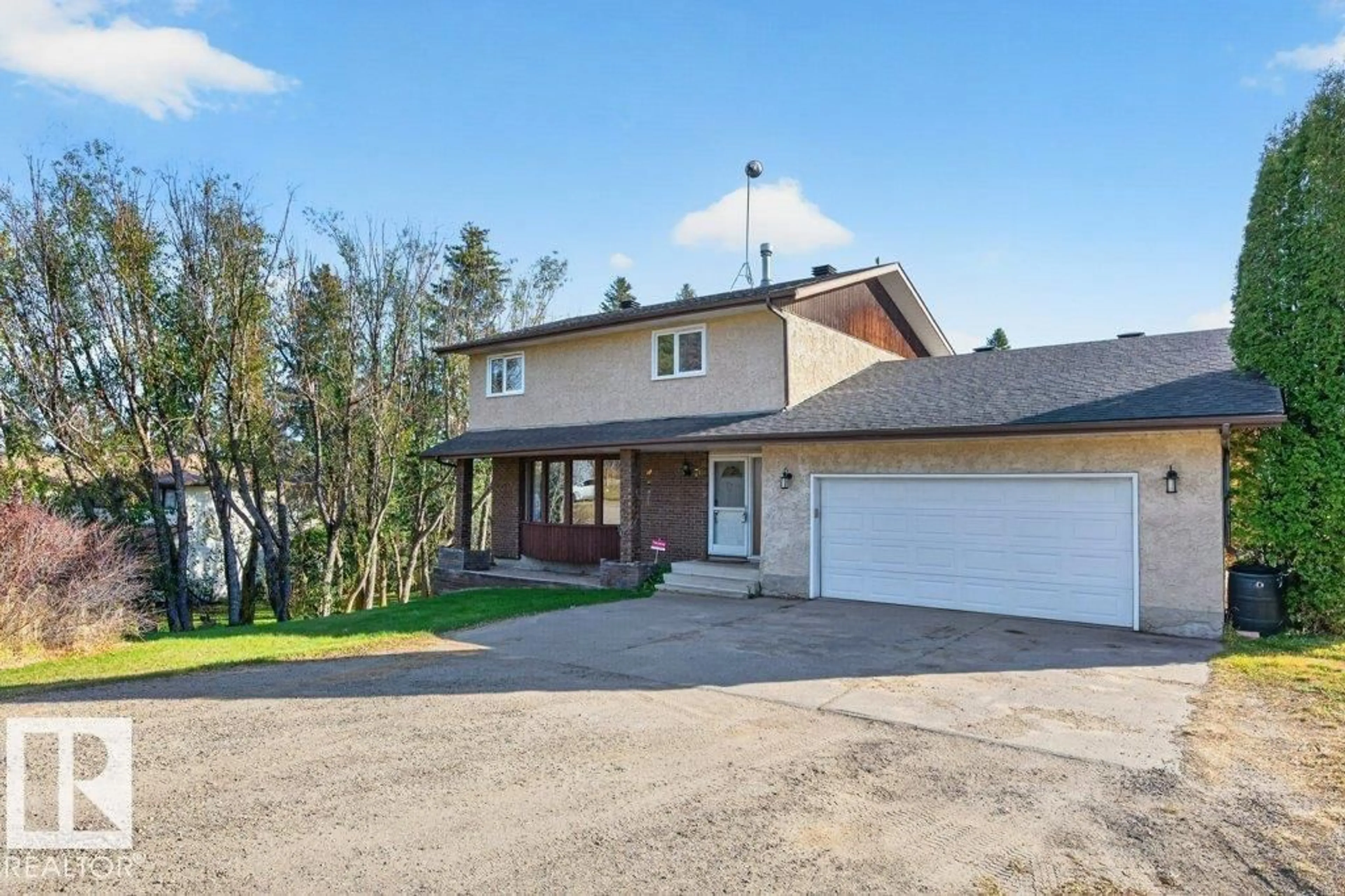 A pic from outside/outdoor area/front of a property/back of a property/a pic from drone, unknown for 70 56019 RGE ROAD 230, Rural Sturgeon County Alberta T0A1N2