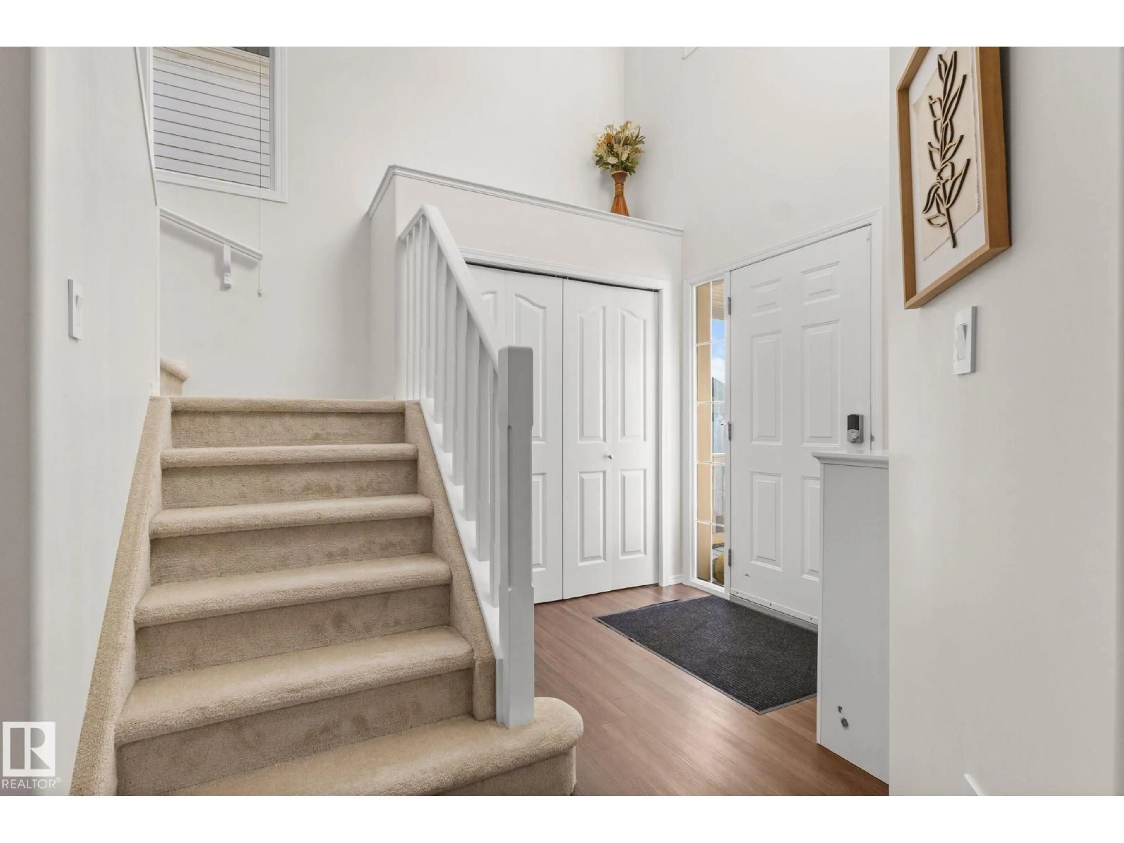 Indoor entryway for 1912 35A AV, Edmonton Alberta T6T1Y9