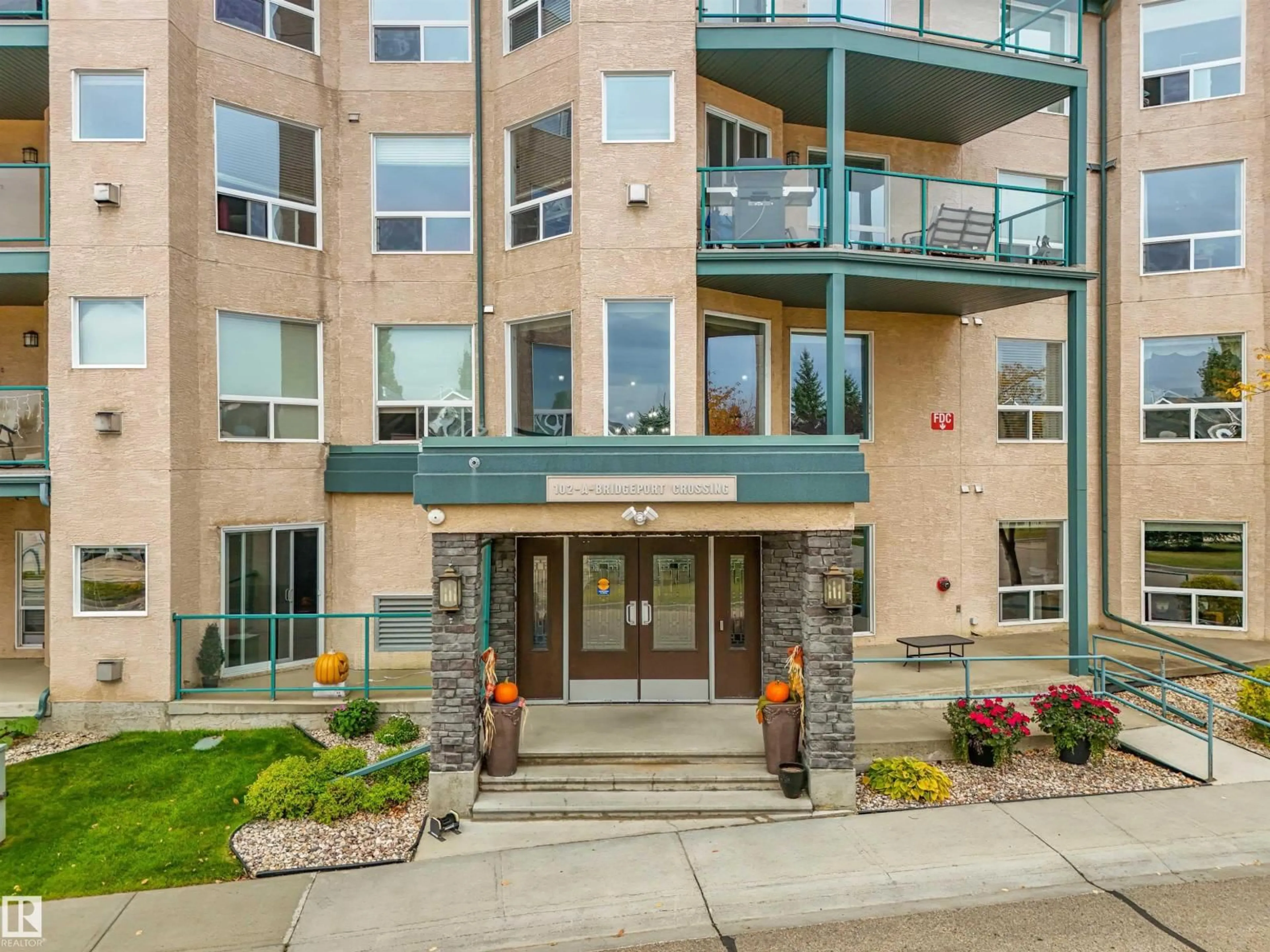 Indoor foyer for 102A - 405 BRIDGEPORT CX, Leduc Alberta T9E8K8