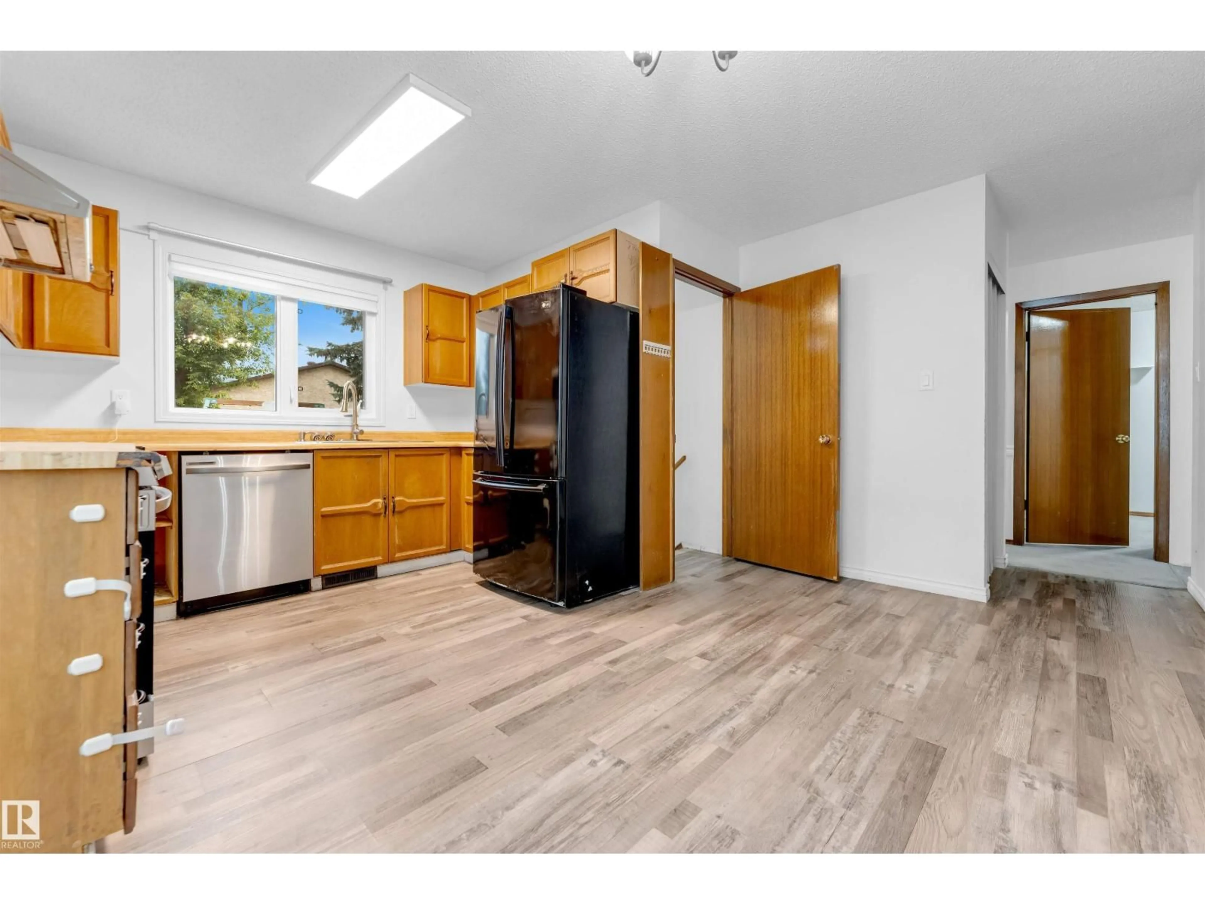 Unknown for NW - 1160 35A ST, Edmonton Alberta T6L3G3