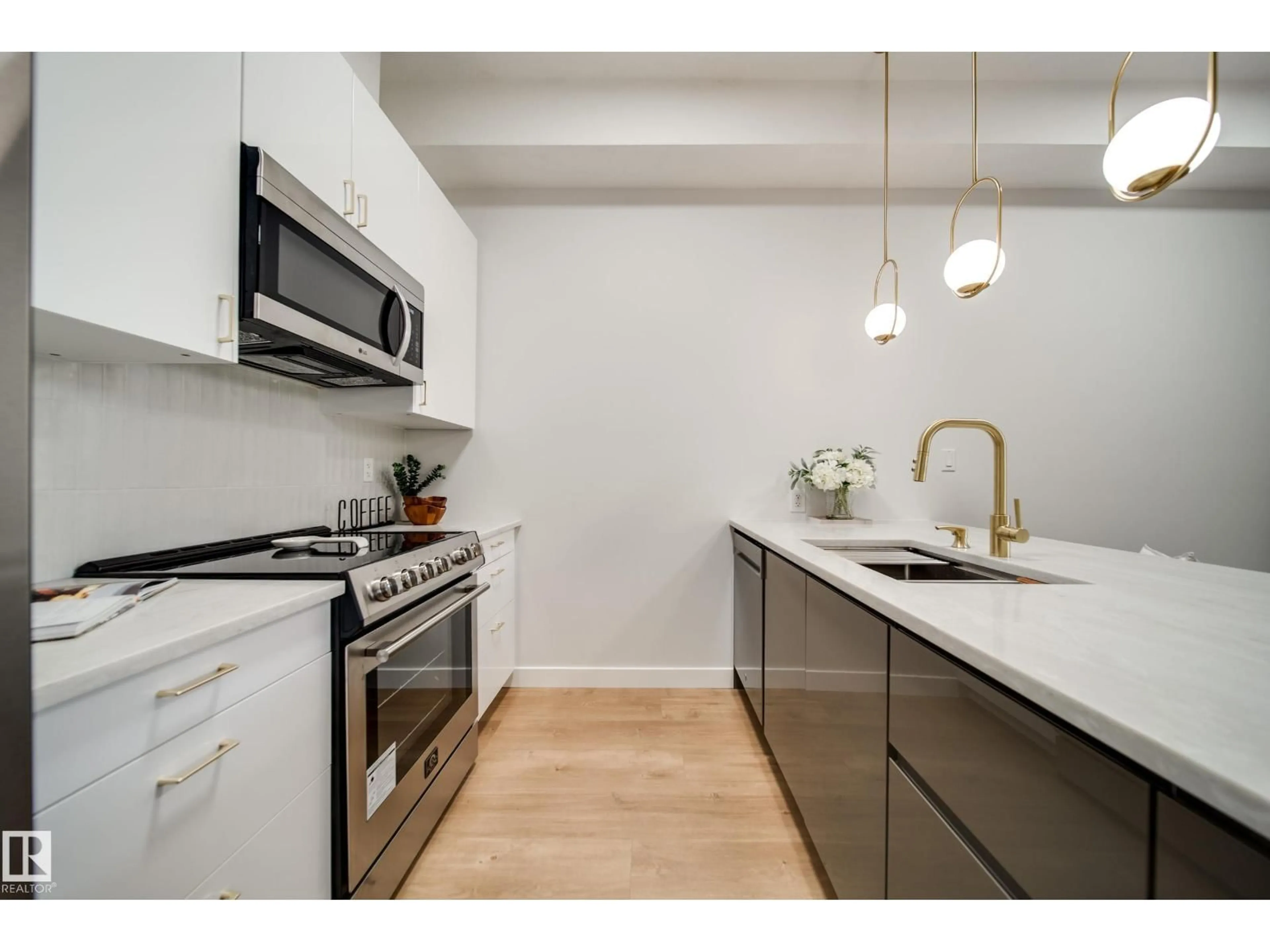 Standard kitchen, unknown for 228 10531 117 ST NW, Edmonton Alberta T5H0A8
