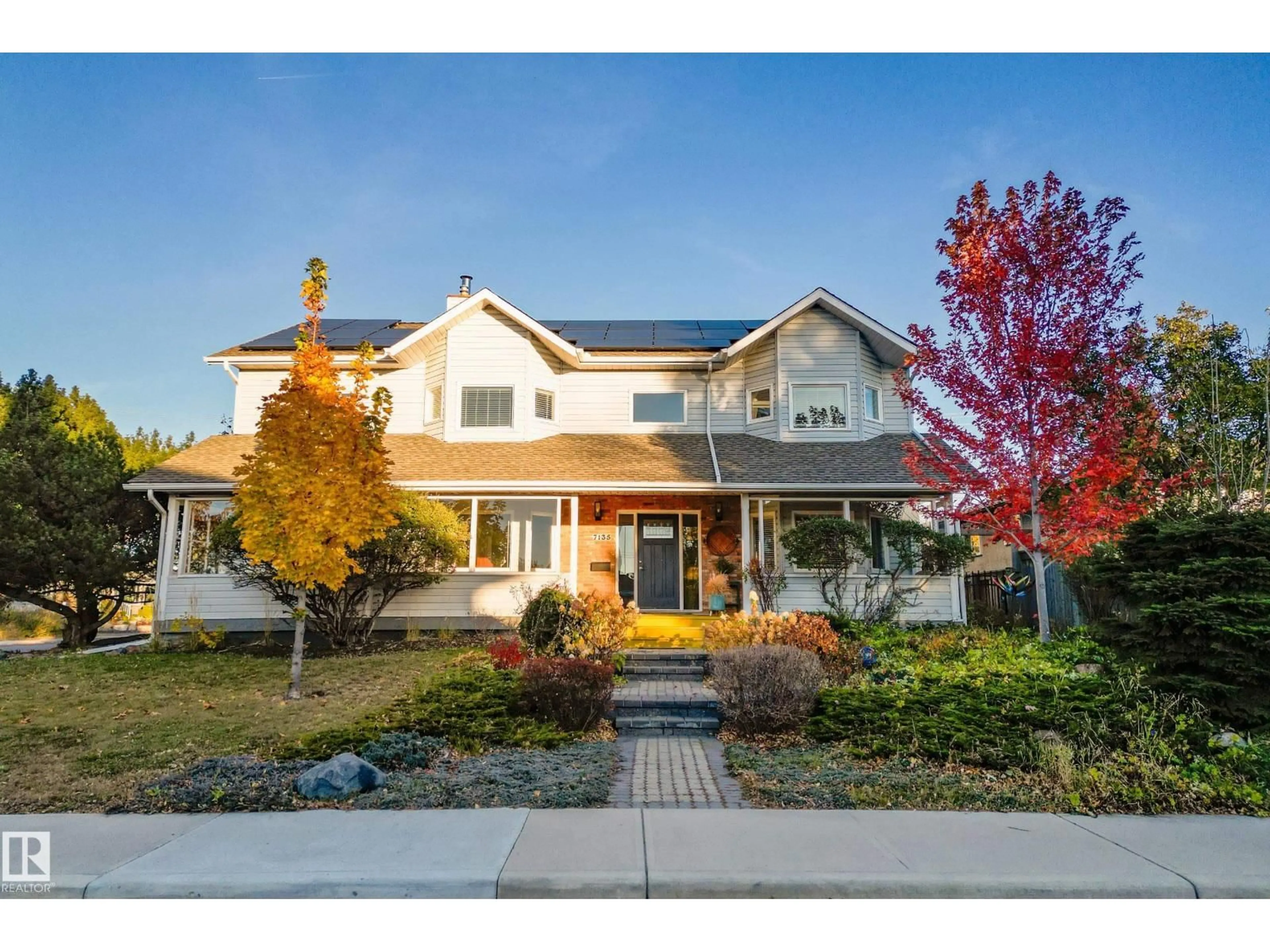 Home with vinyl exterior material, street for 7135 81 ST, Edmonton Alberta T6C2T3