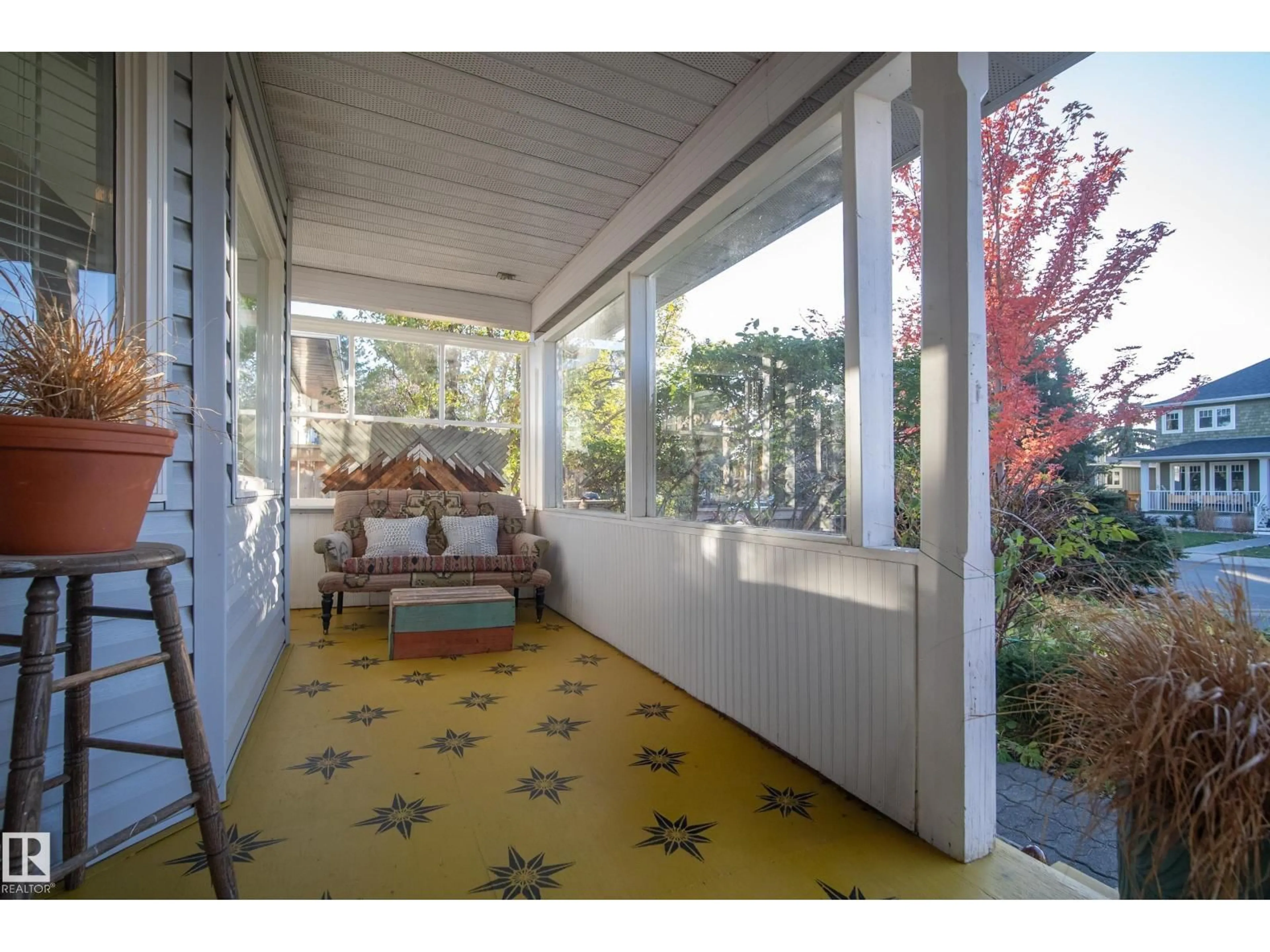 Indoor entryway for 7135 81 ST, Edmonton Alberta T6C2T3