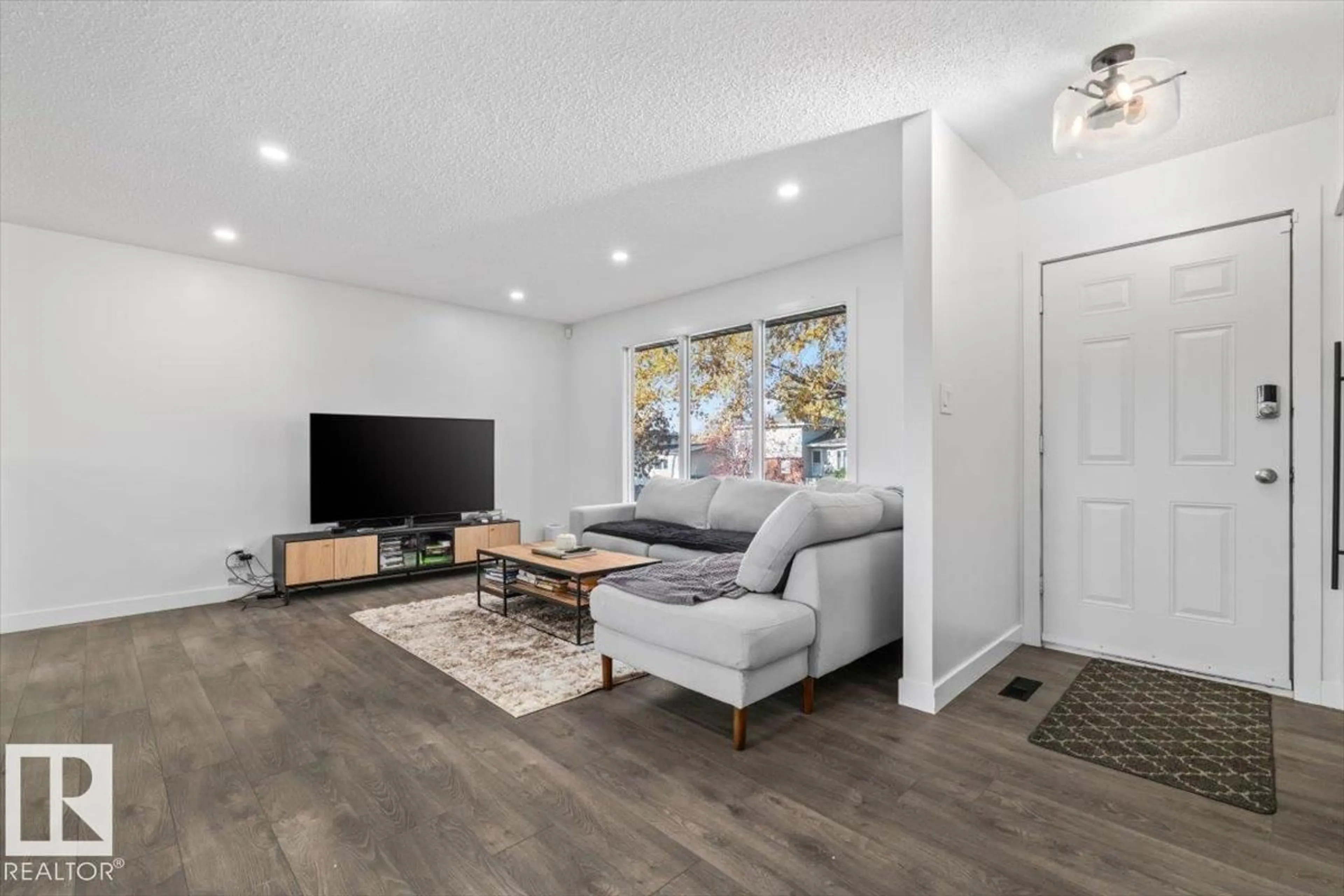 Living room with furniture, unknown for 42 GLENGARRY CR, Sherwood Park Alberta T8A3A2