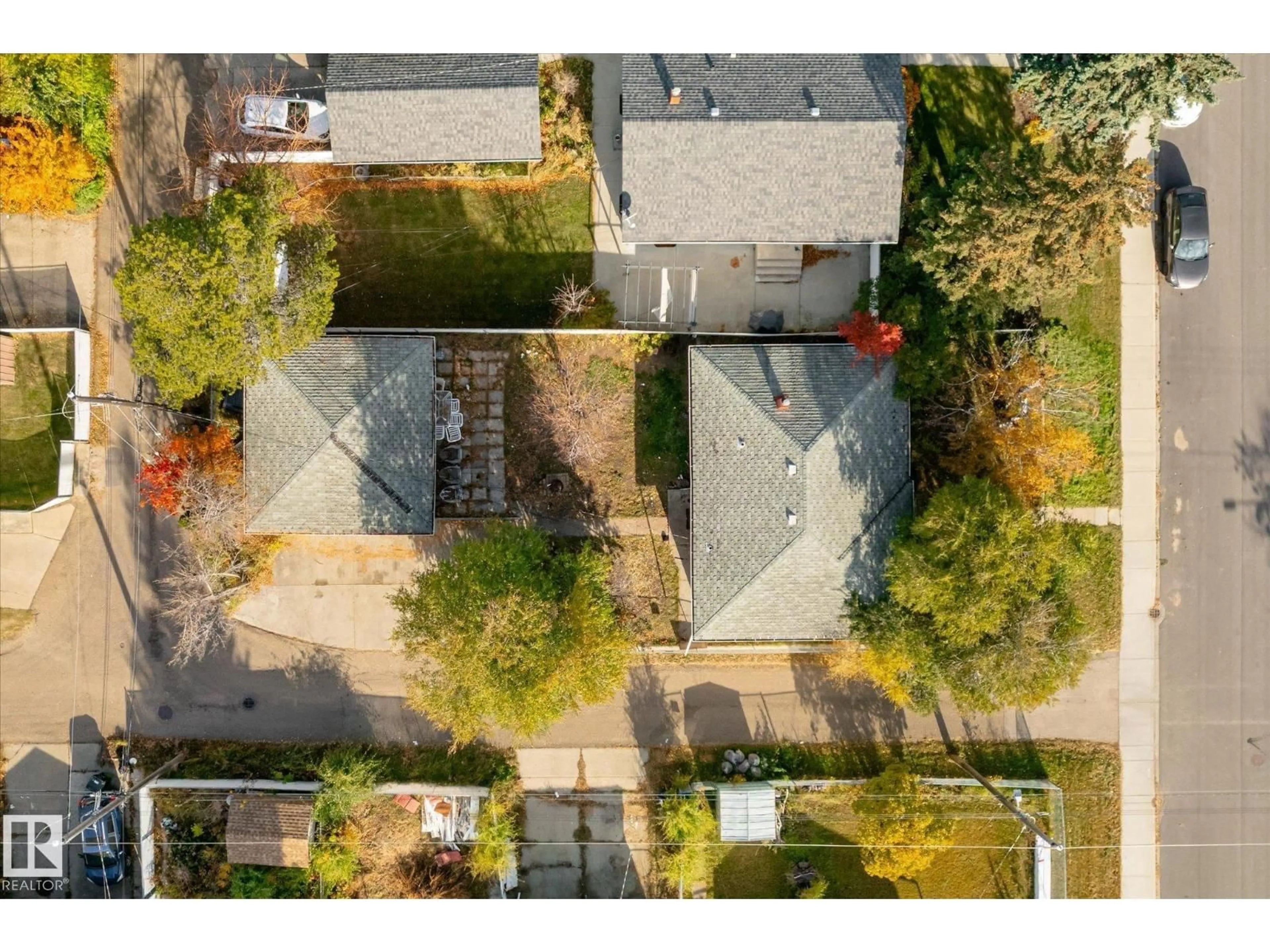A pic from outside/outdoor area/front of a property/back of a property/a pic from drone, street for NW - 7308 77 ST, Edmonton Alberta T6C2L2