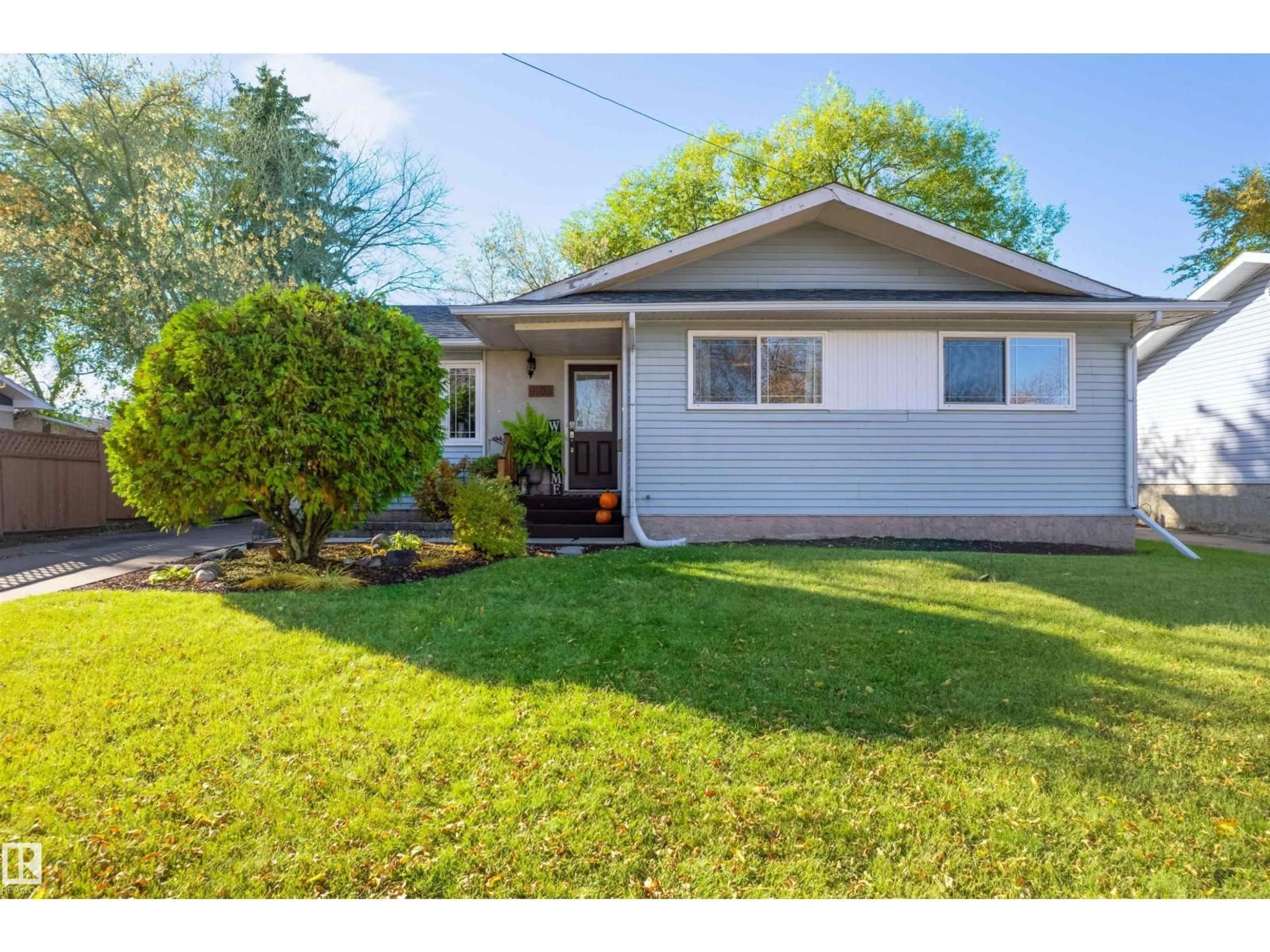 Home with vinyl exterior material, street for 9108 97 ST, Fort Saskatchewan Alberta T8L1S7