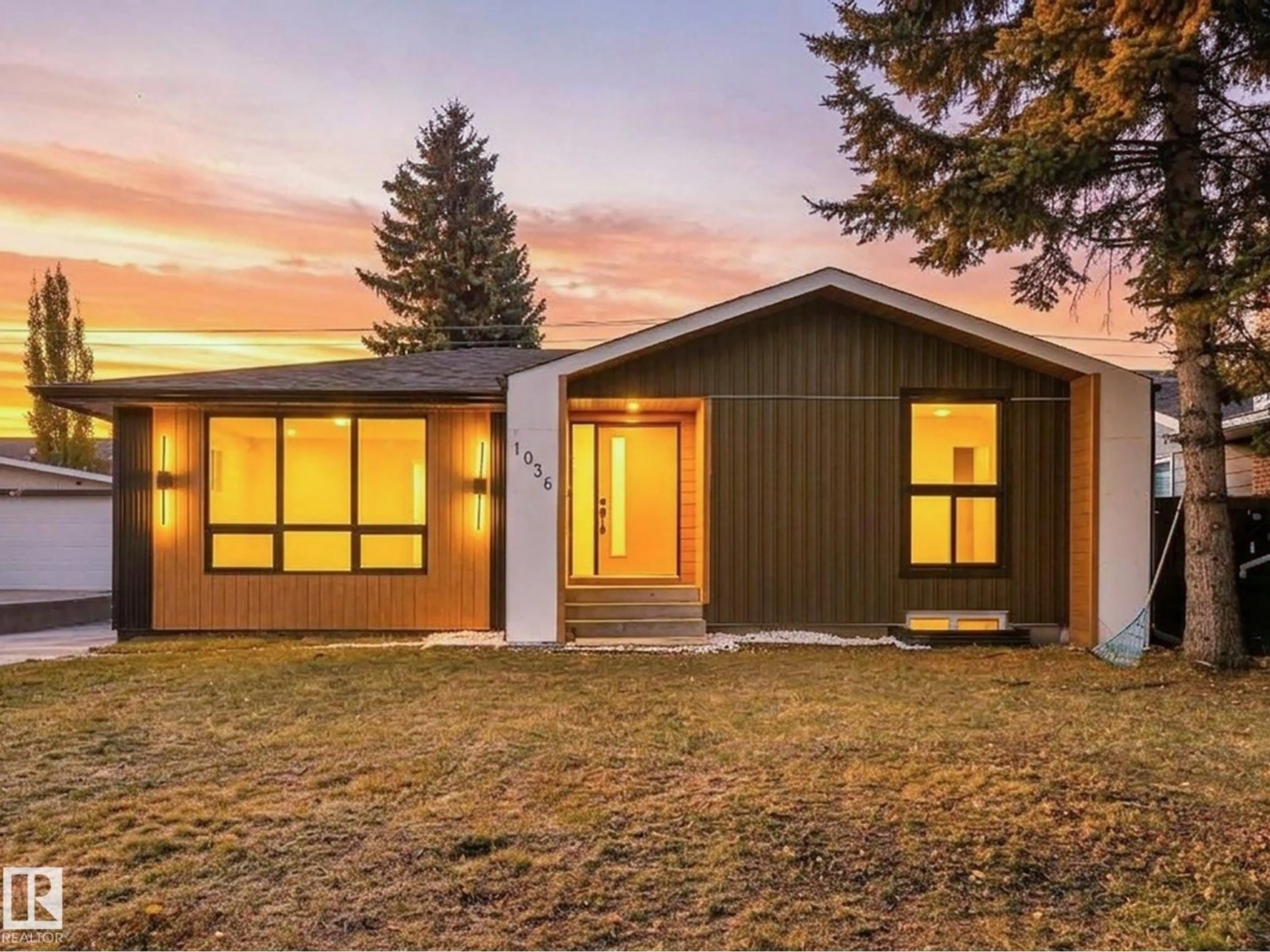 Home with vinyl exterior material, street for 1036 MOYER DR, Sherwood Park Alberta T8A1E6