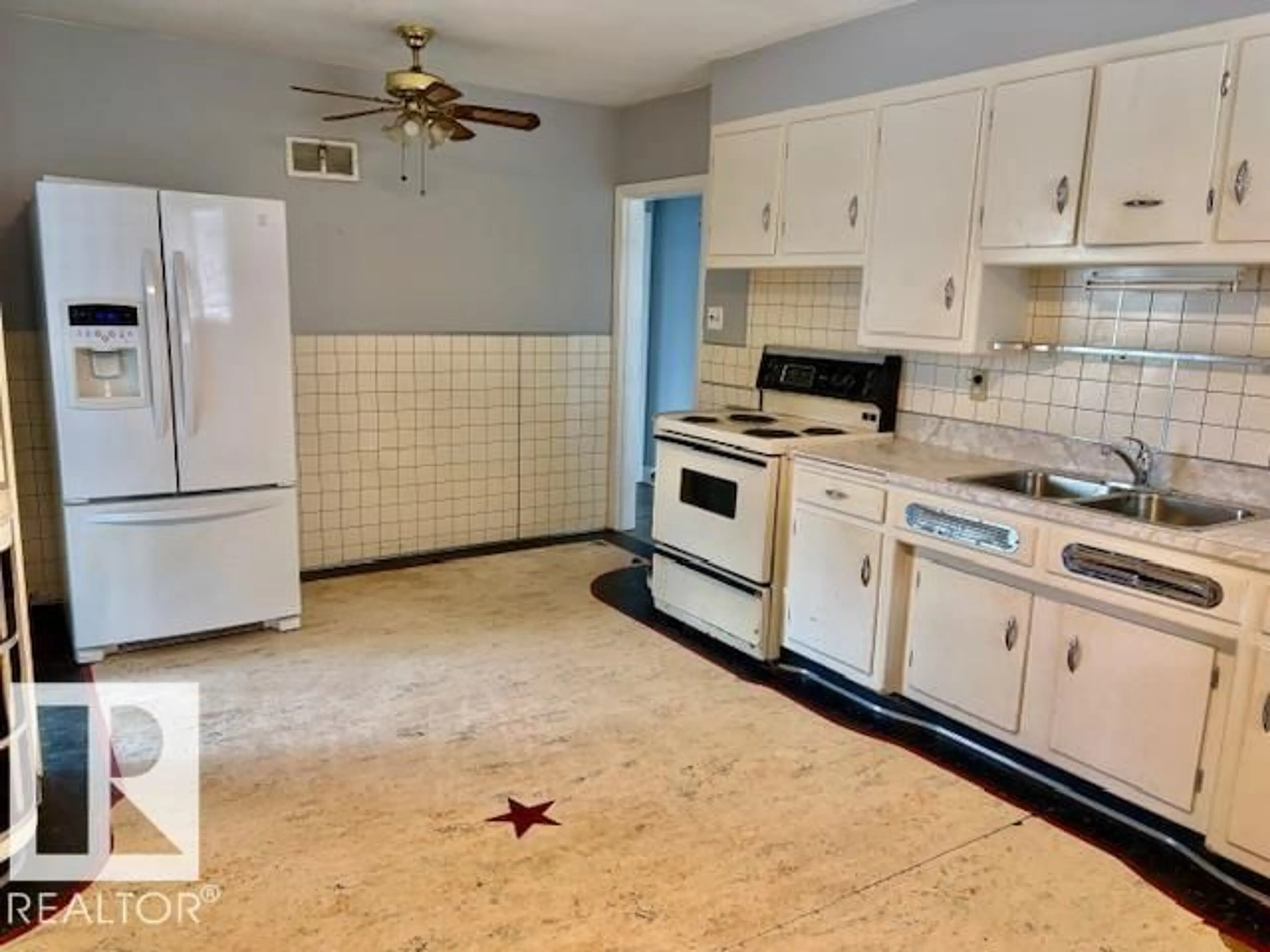 Unknown for 5042 49 AV, Vegreville Alberta T9C1L9