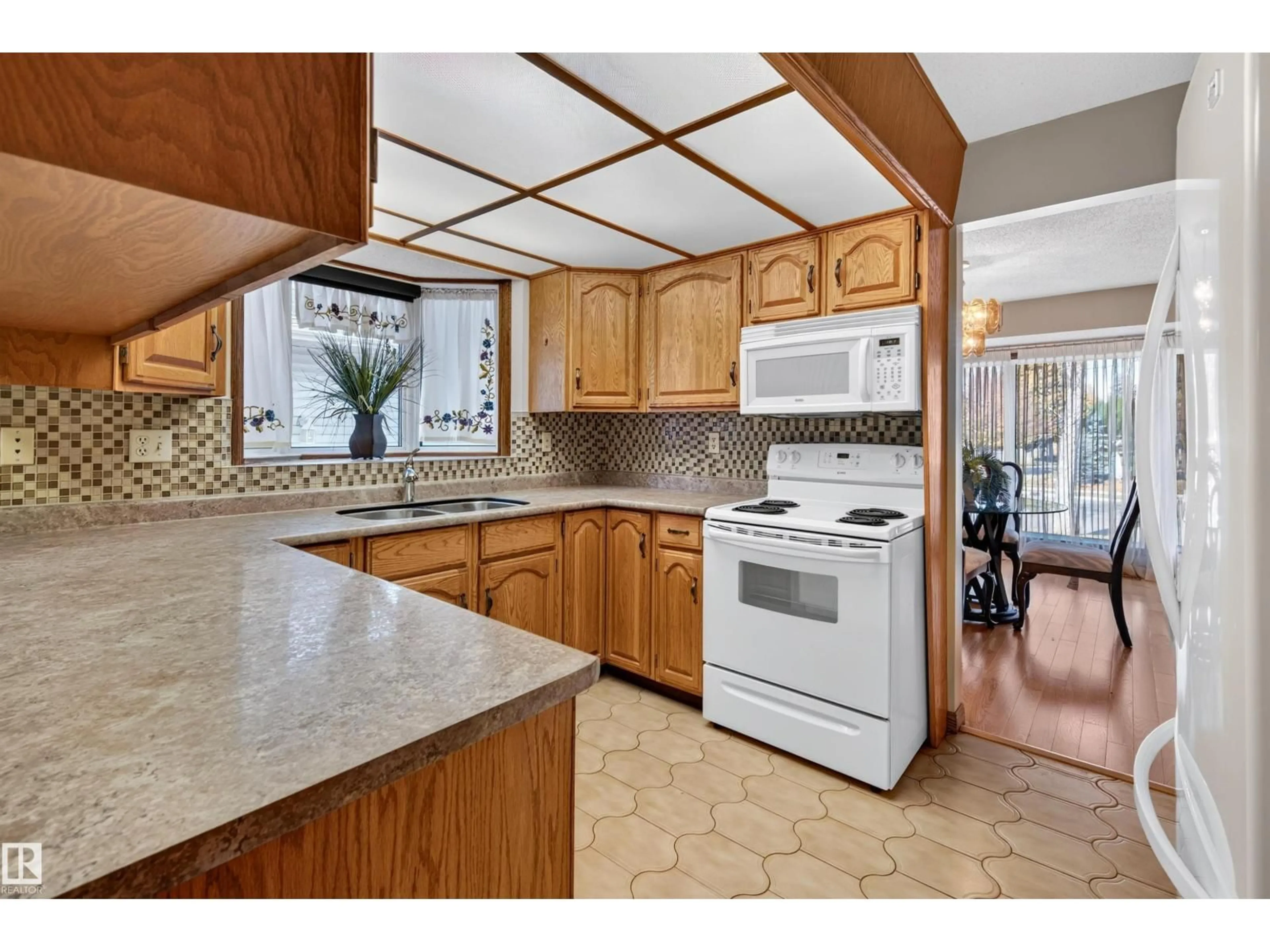 Unknown for 7 LANGHOLM DR, St. Albert Alberta T8N3M7