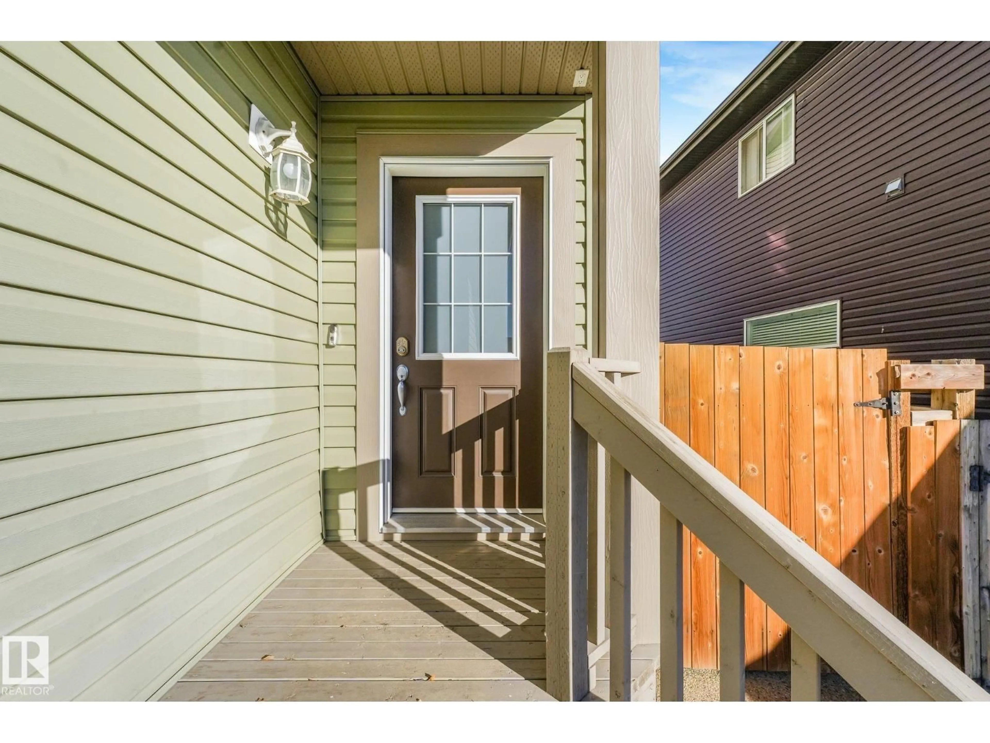 Indoor entryway for 88 ABBEY RD, Sherwood Park Alberta T8H0Z1