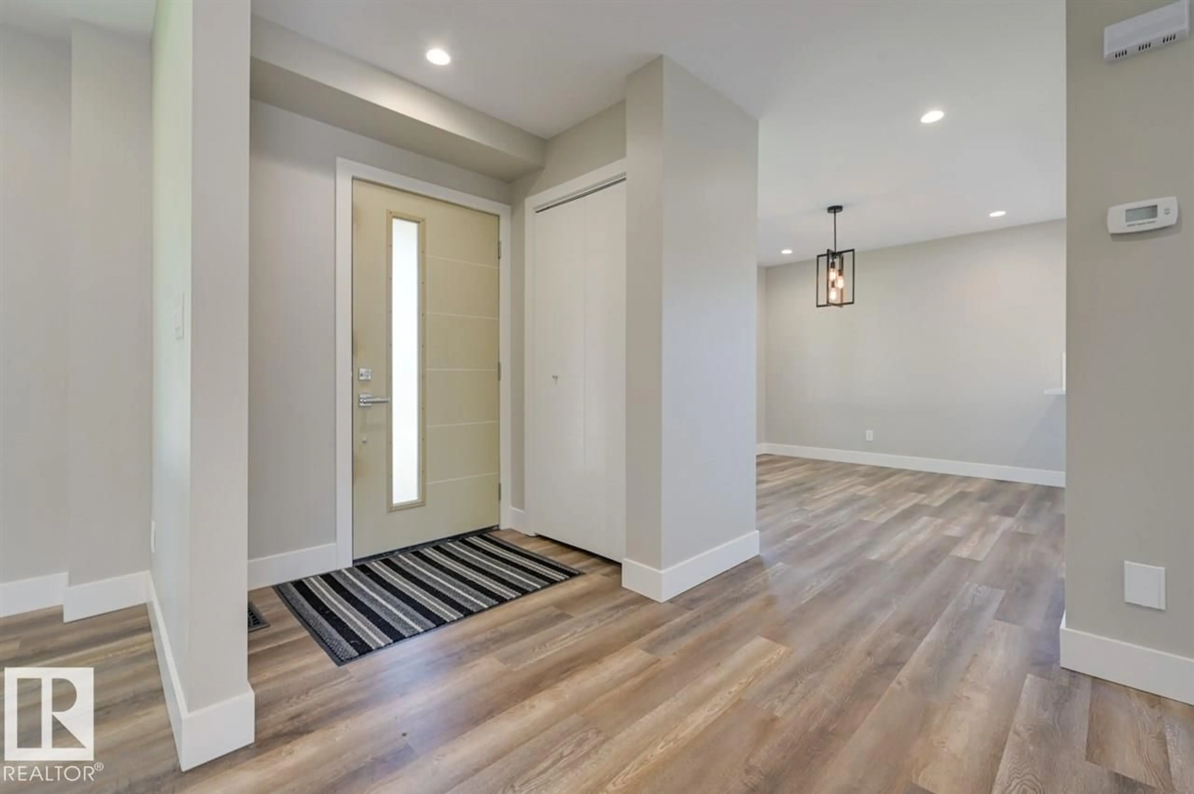 Indoor entryway for 10447 52 ST NW, Edmonton Alberta T6A2G9