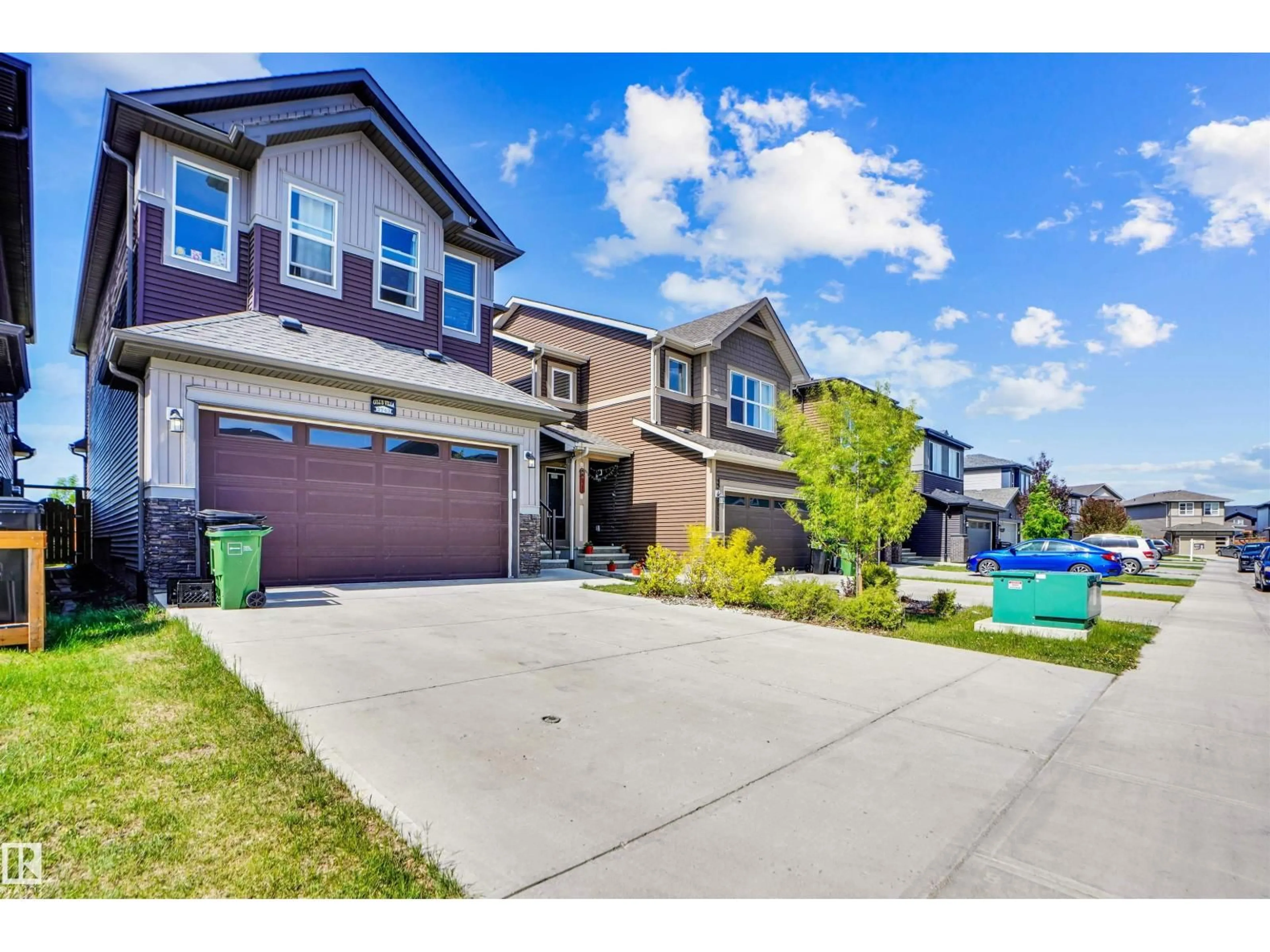 A pic from outside/outdoor area/front of a property/back of a property/a pic from drone, street for 2743 COLLINS CR, Edmonton Alberta T6W3X4
