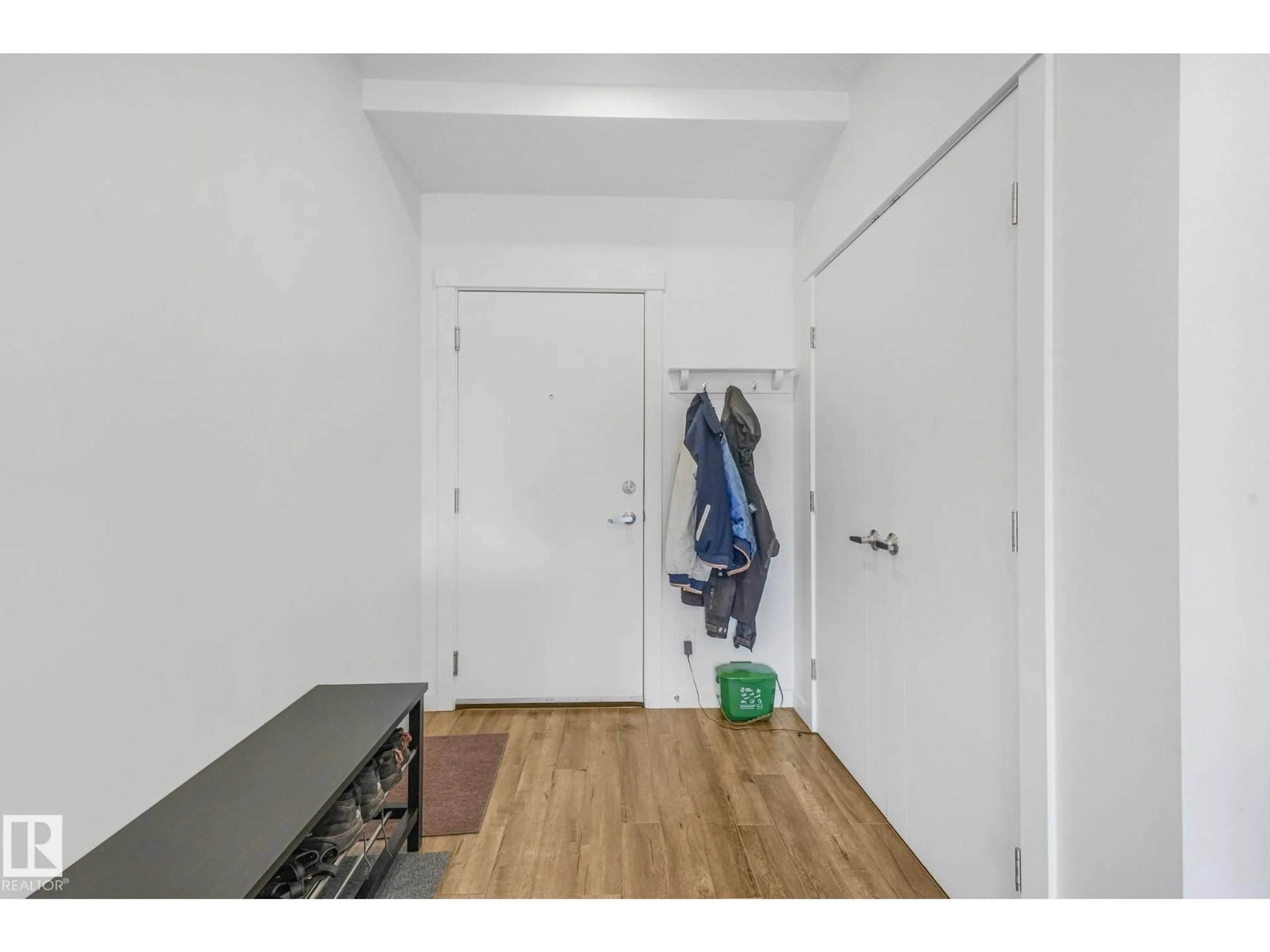 Indoor entryway for 210 - 11503 76 AV, Edmonton Alberta T6G0K6