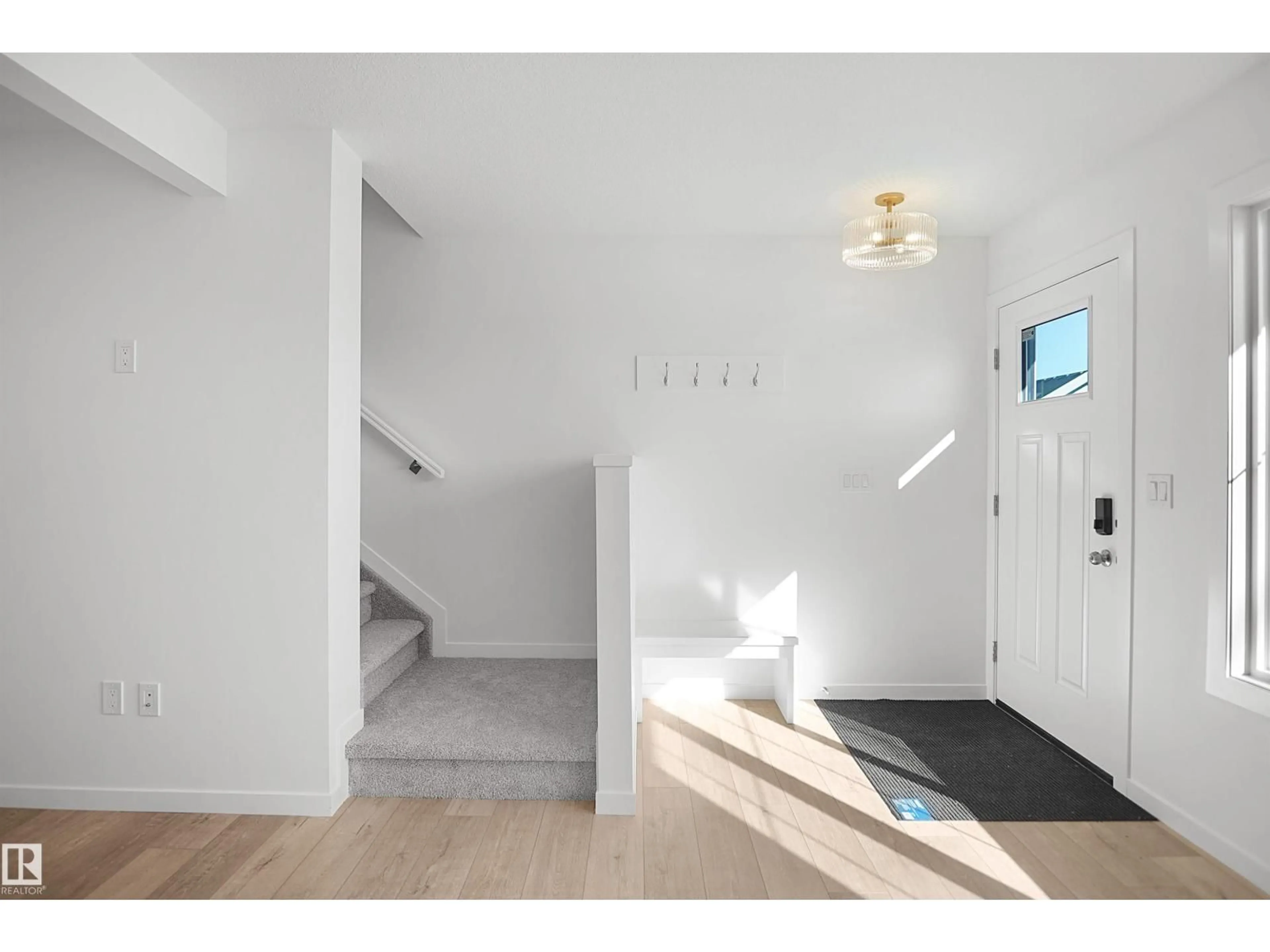 Indoor entryway for NW - 21006 24 AV, Edmonton Alberta T6M2M7