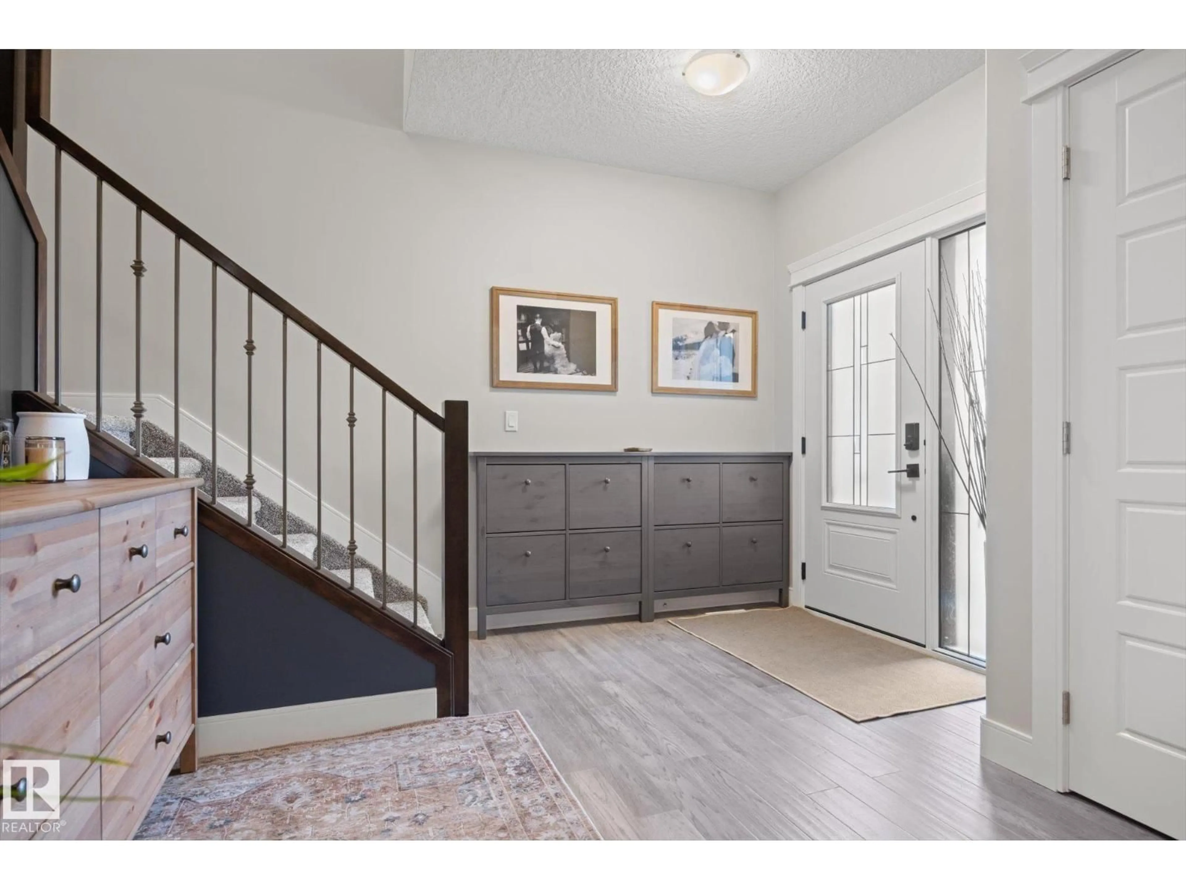Indoor entryway for 8706 96A, Morinville Alberta T8R2N9