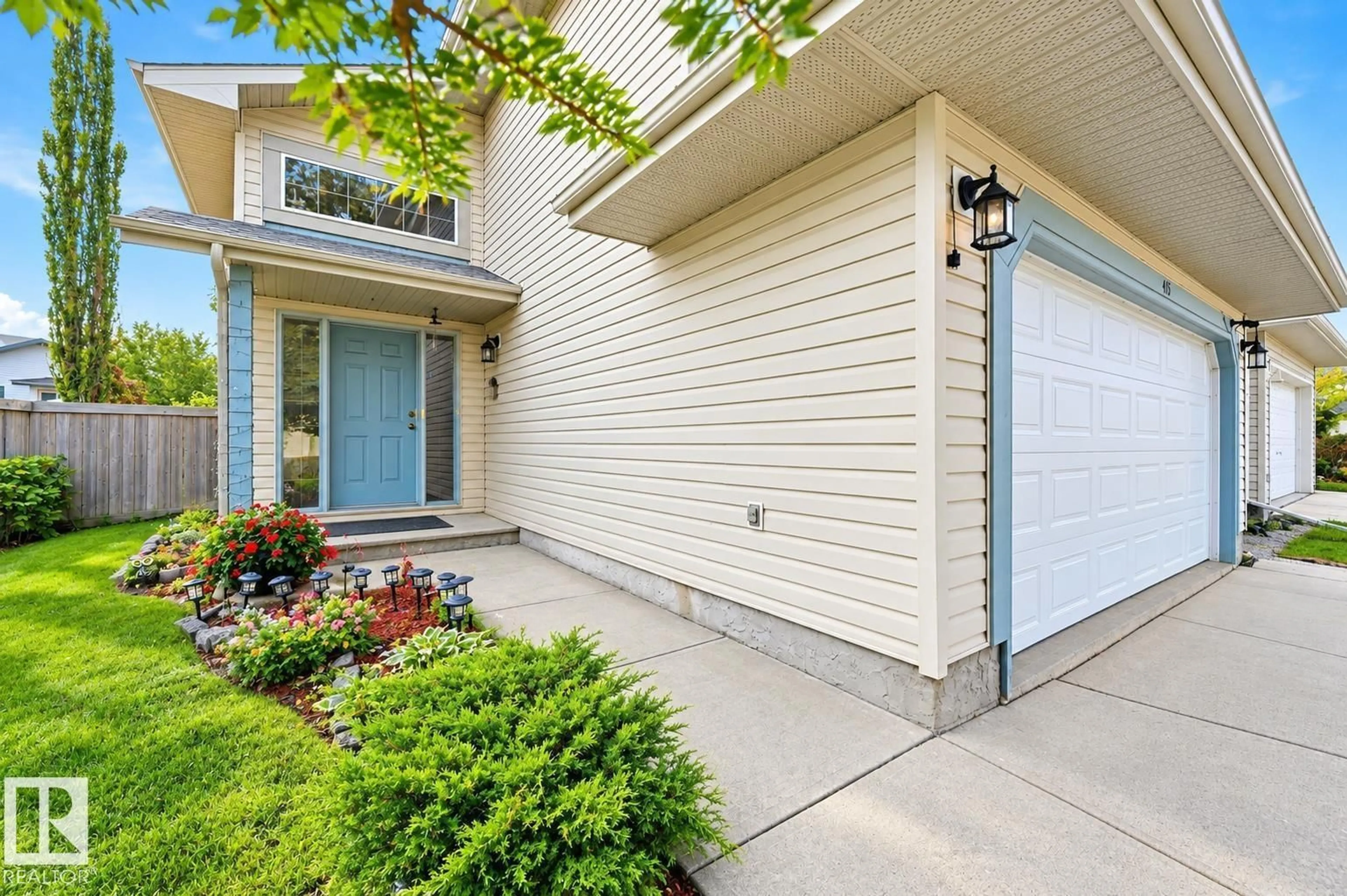 Home with vinyl exterior material, street for 415 WILLIAMS CO, Edmonton Alberta T6T1N5