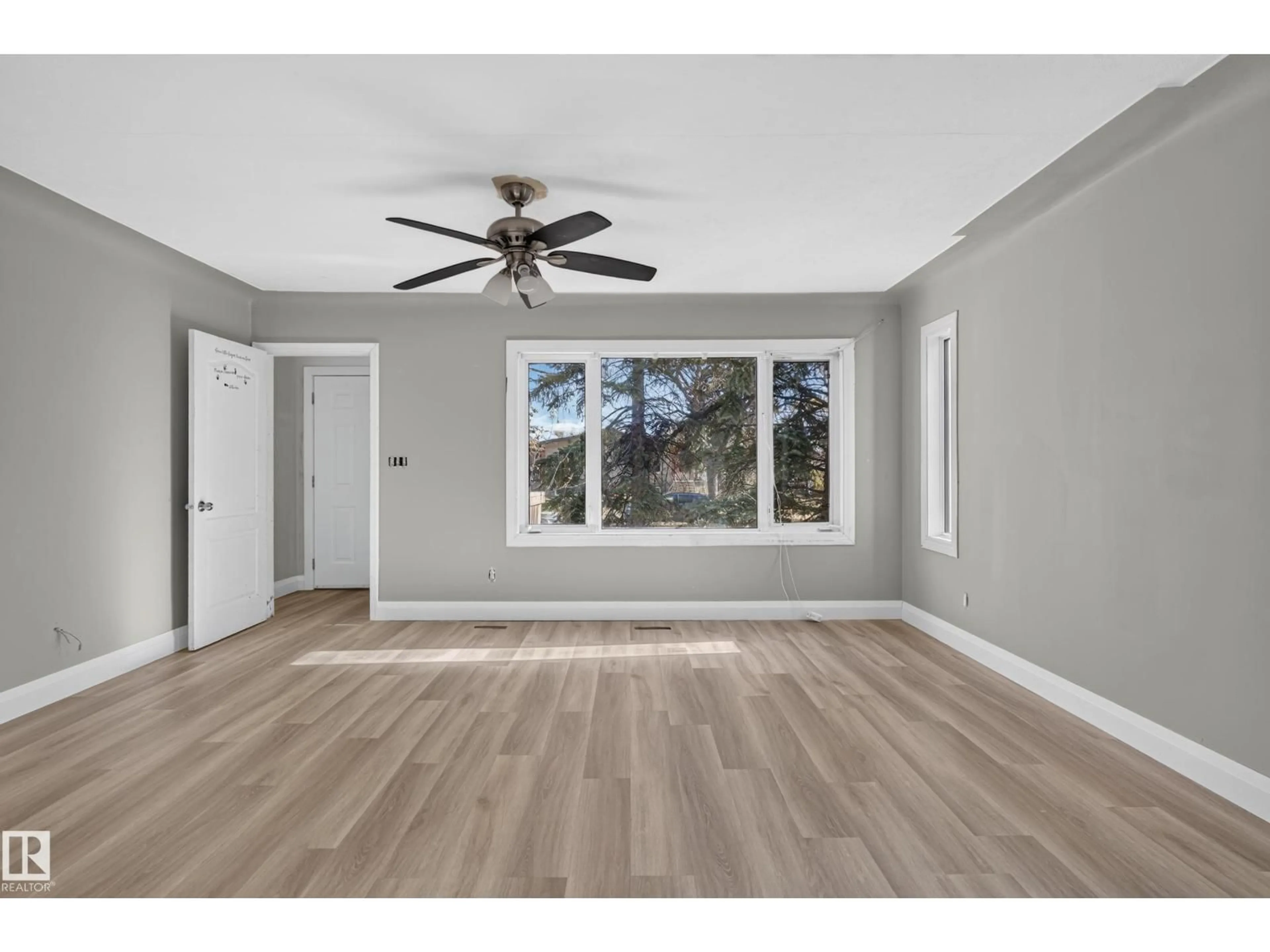 A pic of a room for 12006 104 ST, Edmonton Alberta T5G2L4