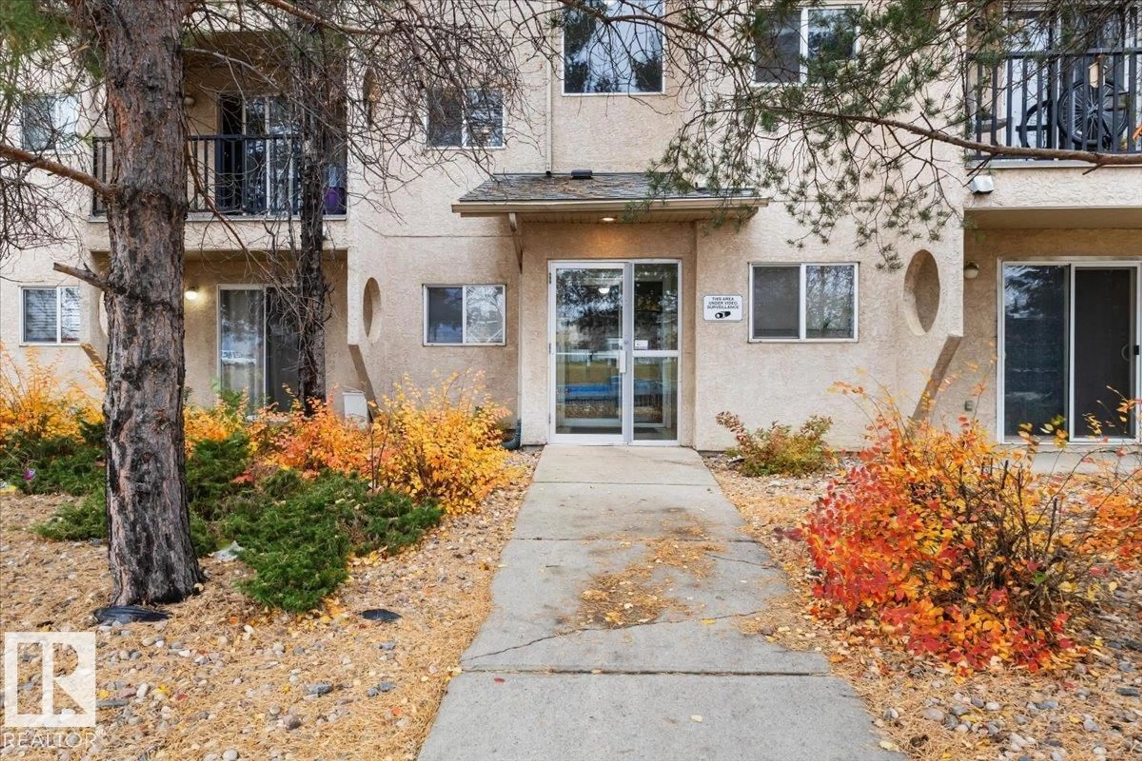 Indoor foyer for #305 - 12710 127 ST NW, Edmonton Alberta T5L1A5
