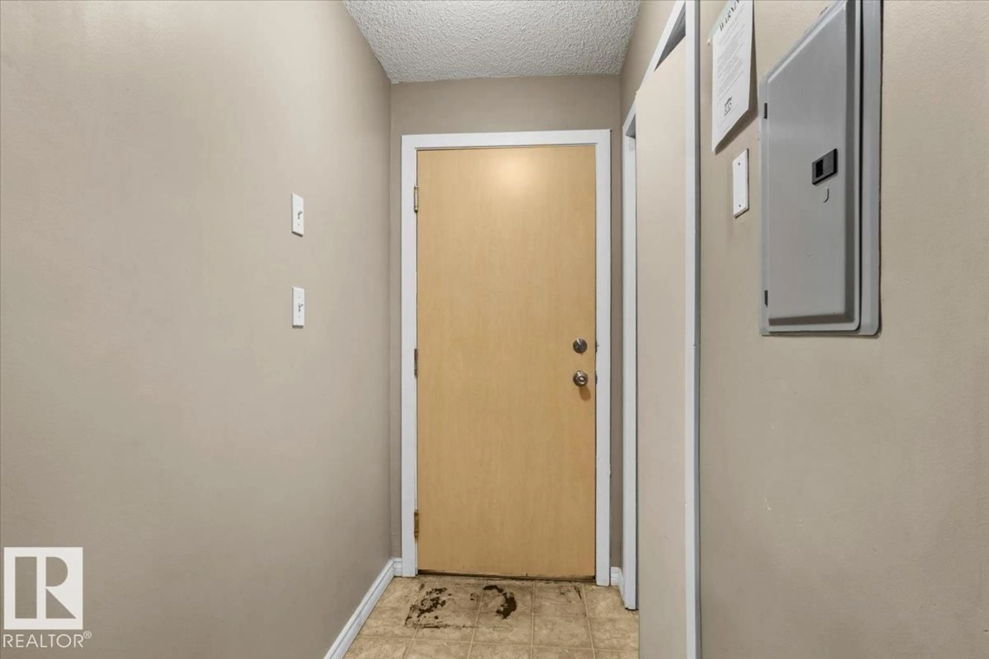 Indoor entryway for #305 - 12710 127 ST NW, Edmonton Alberta T5L1A5
