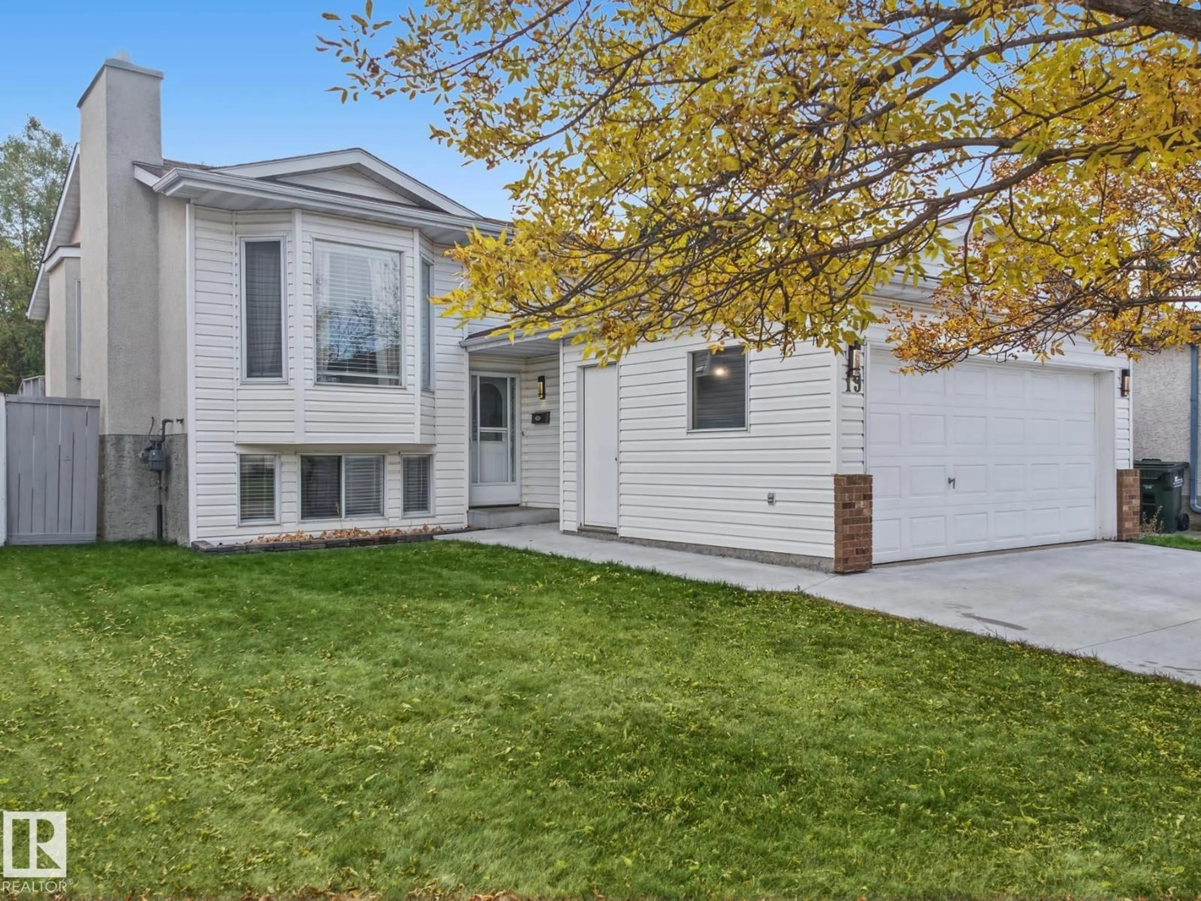 Home with vinyl exterior material, street for 19 DARLINGTON DR, Sherwood Park Alberta T8H1R8