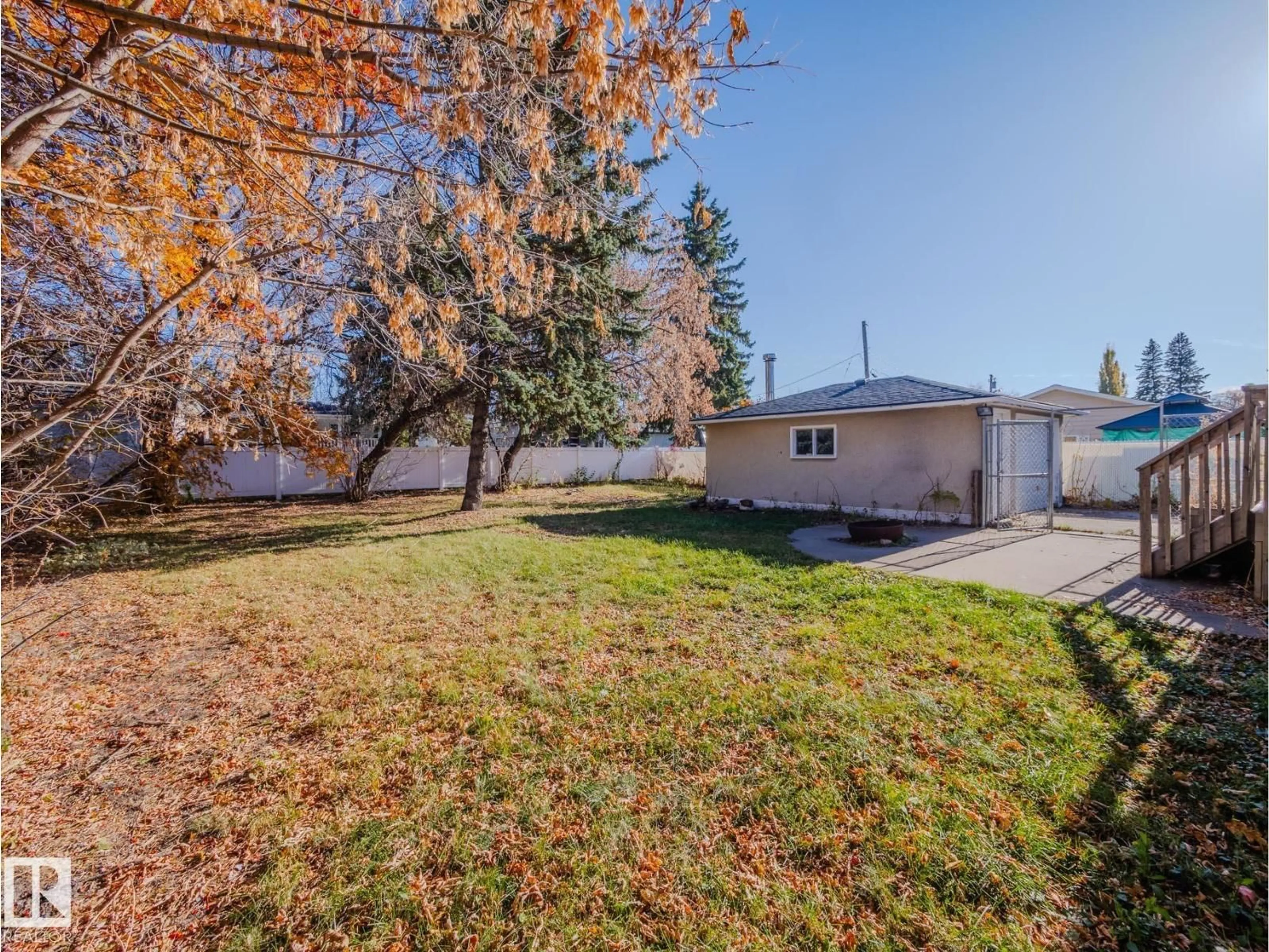 A pic from outside/outdoor area/front of a property/back of a property/a pic from drone, street for 2003 BONNEVILLE, Sherwood Park Alberta T8A0Y7