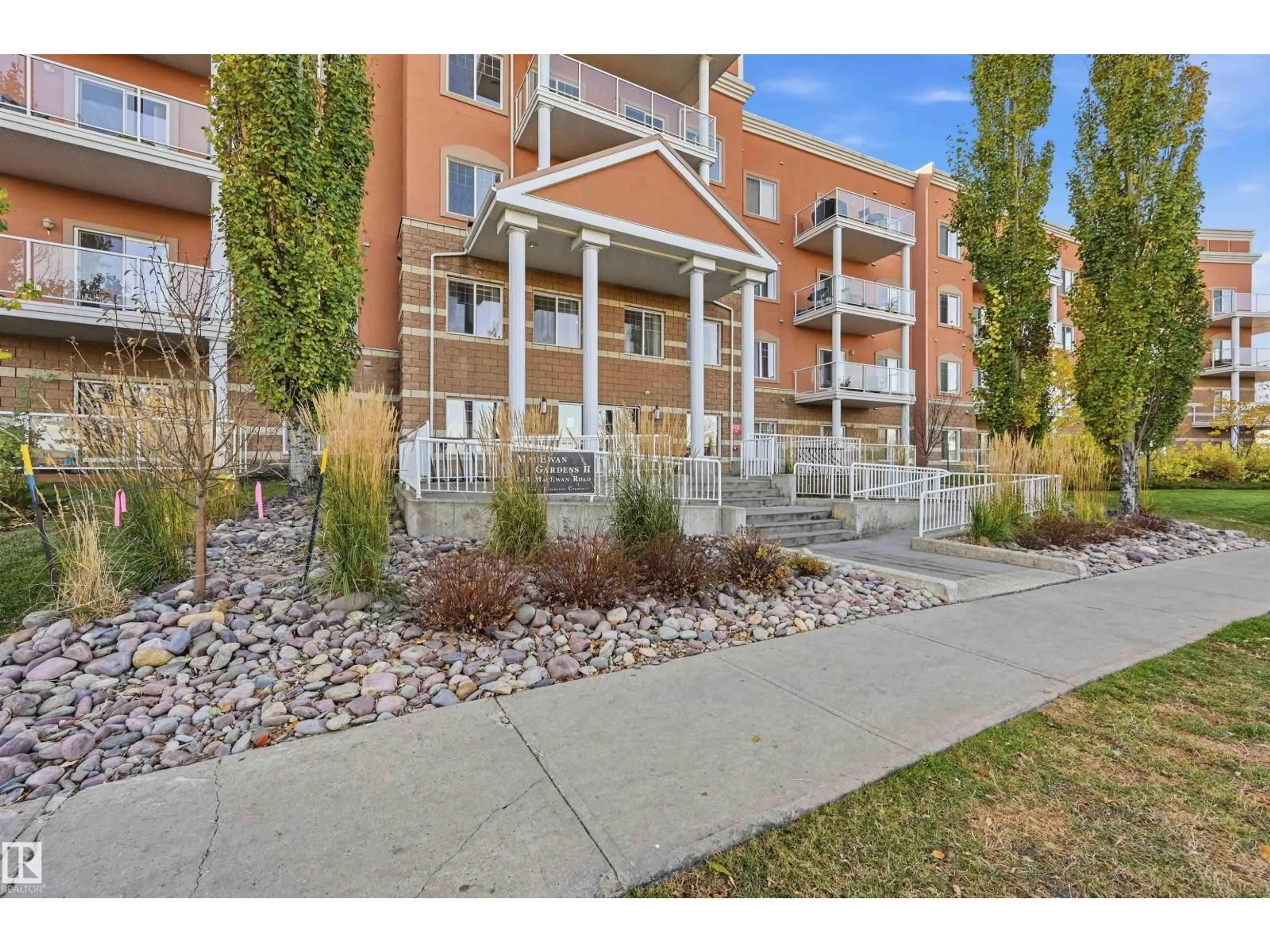 Patio, street for 263 - 335 MACEWAN RD, Edmonton Alberta T6W0C4