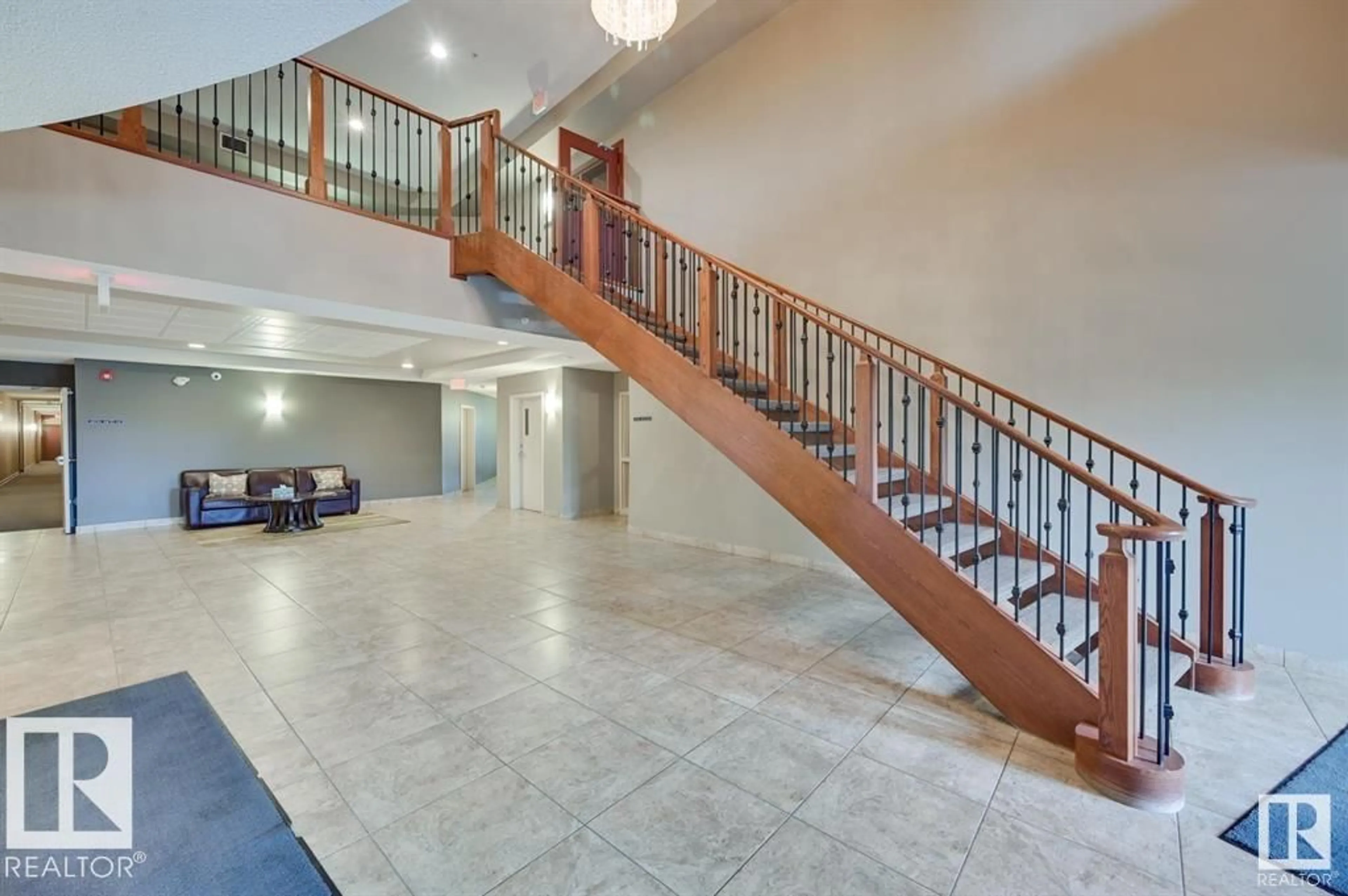 Indoor foyer for 263 - 335 MACEWAN RD, Edmonton Alberta T6W0C4