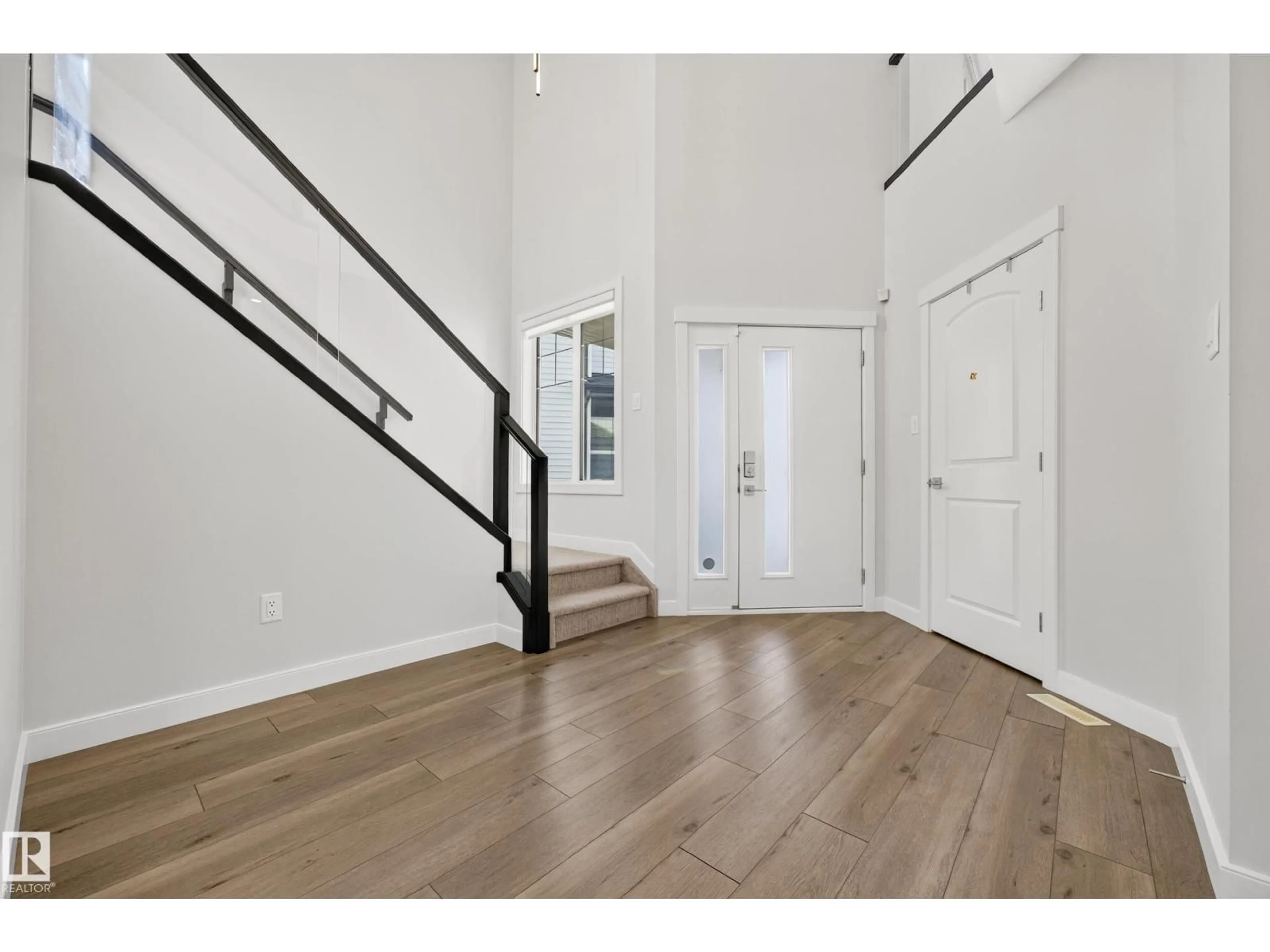 Indoor entryway for 5738 CAUTLEY CR, Edmonton Alberta T6W4X9