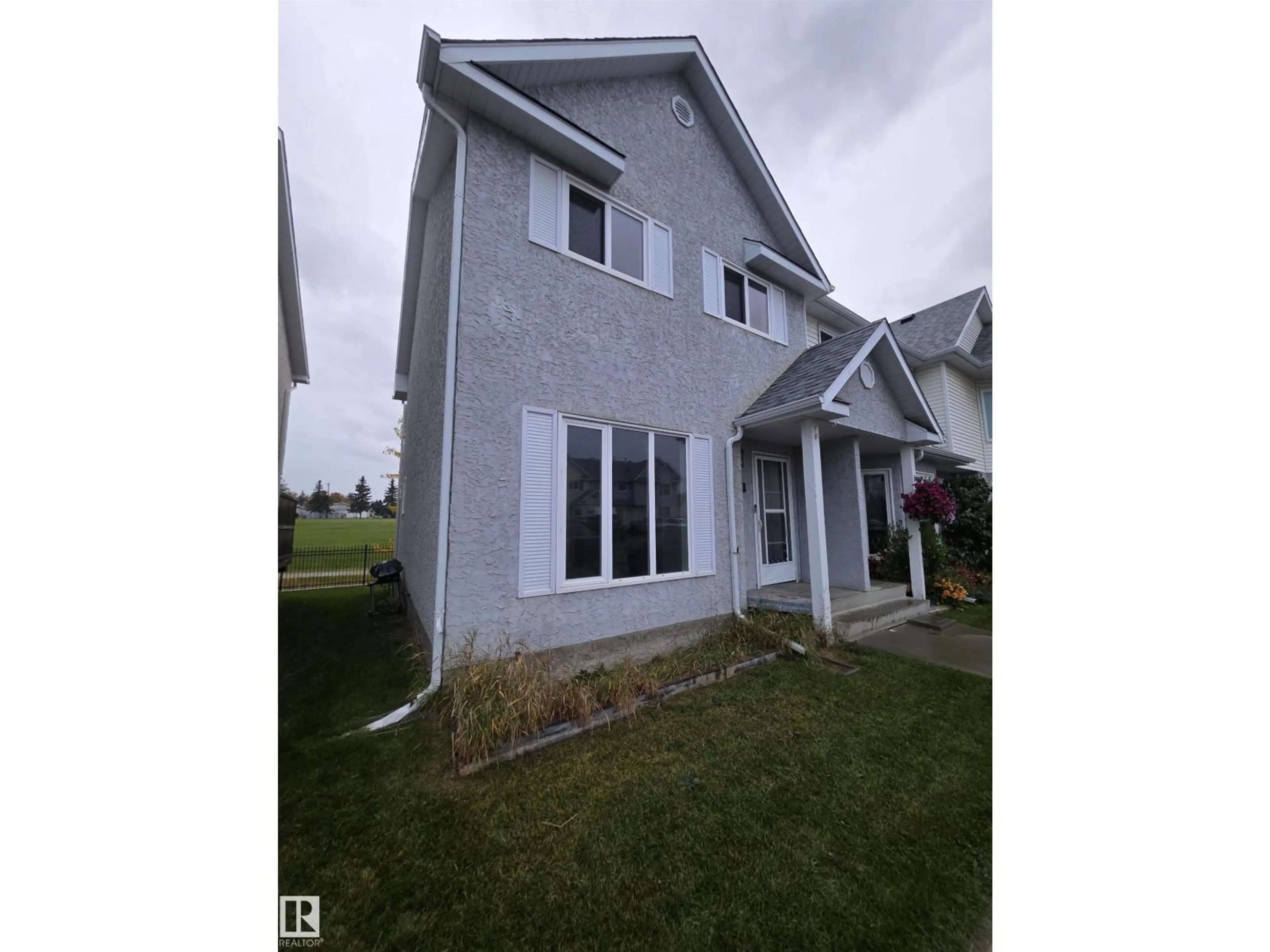 Home with vinyl exterior material, street for 136 5 ABERDEEN WY, Stony Plain Alberta T7Z1N1