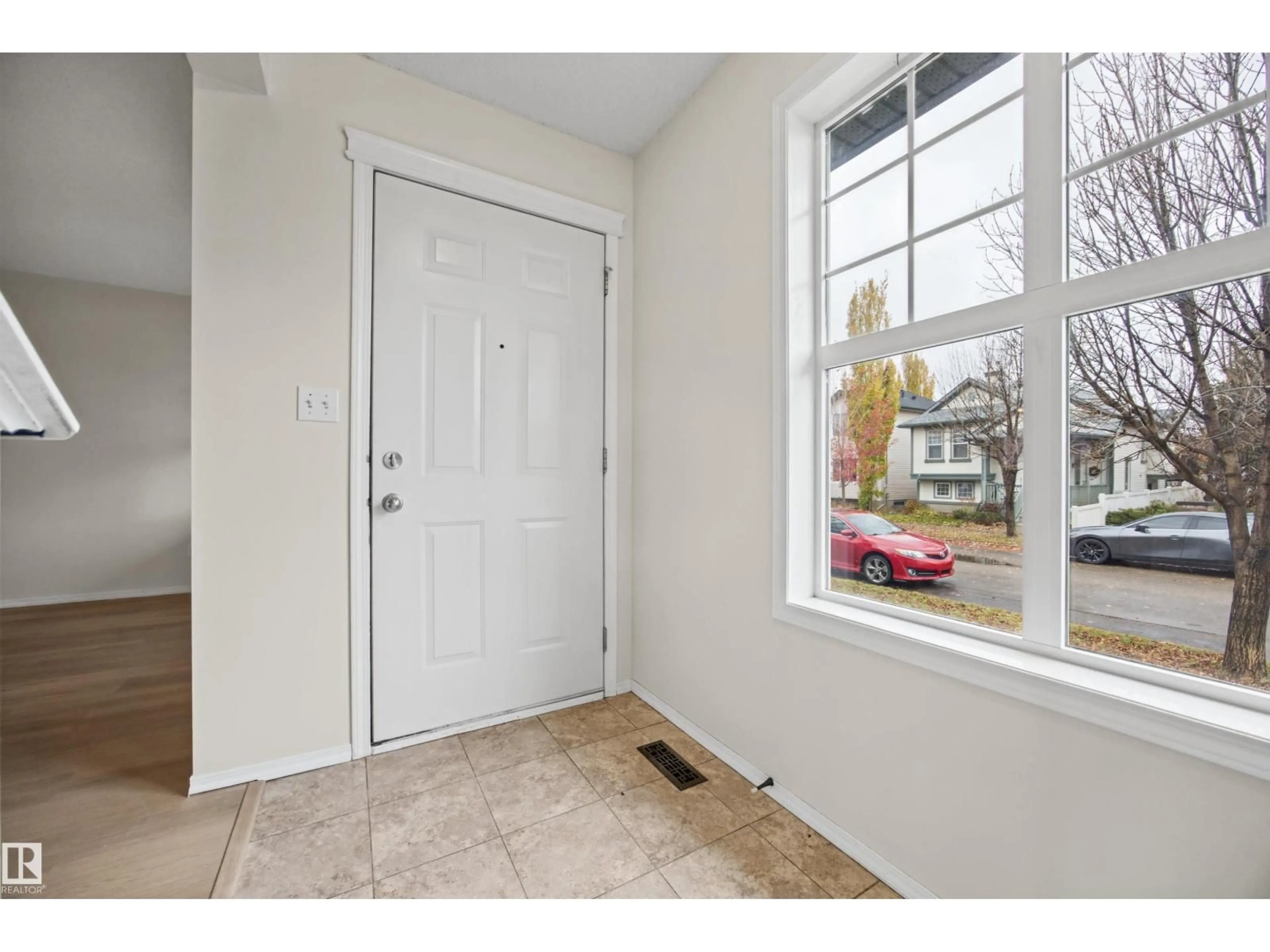 Indoor entryway for 4618 TURNER SQUARE, Edmonton Alberta T6R3H3