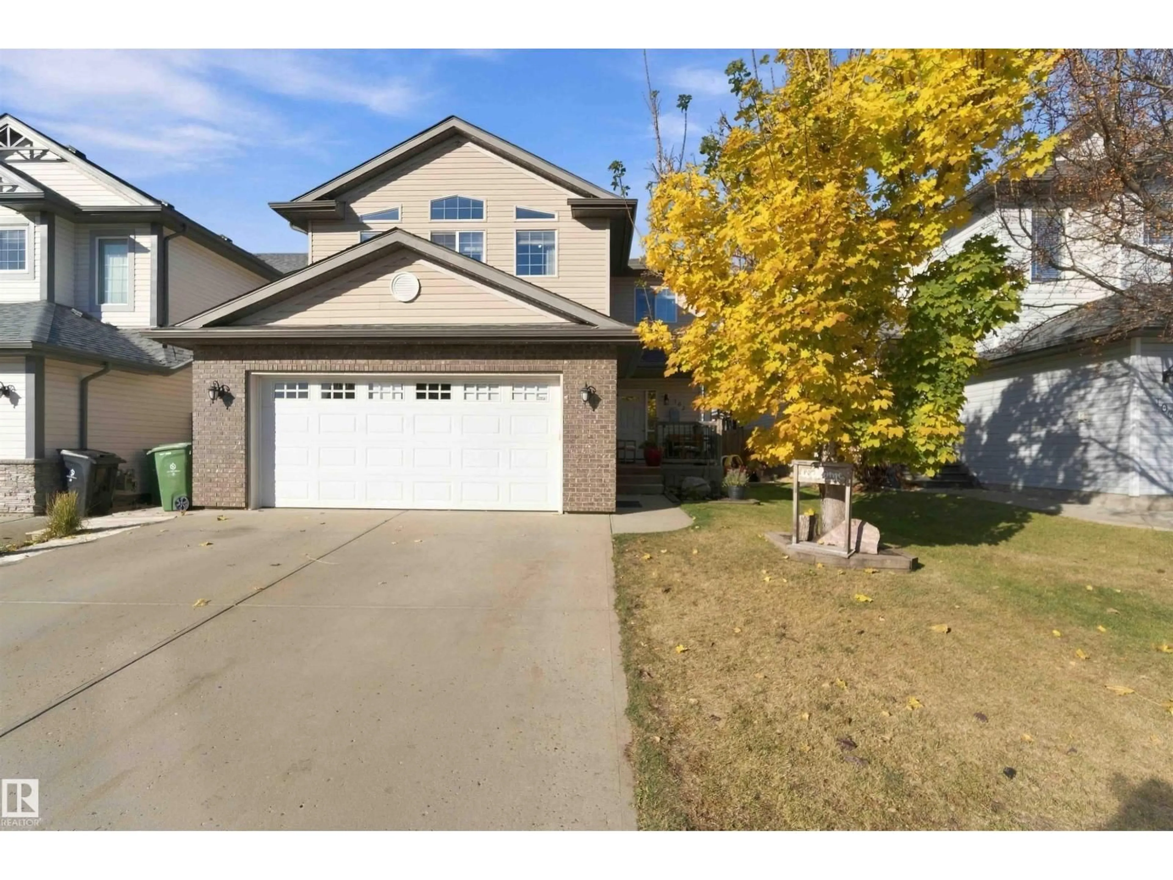 Home with vinyl exterior material, street for 102 BOXWOOD BN, Fort Saskatchewan Alberta T8L0B8