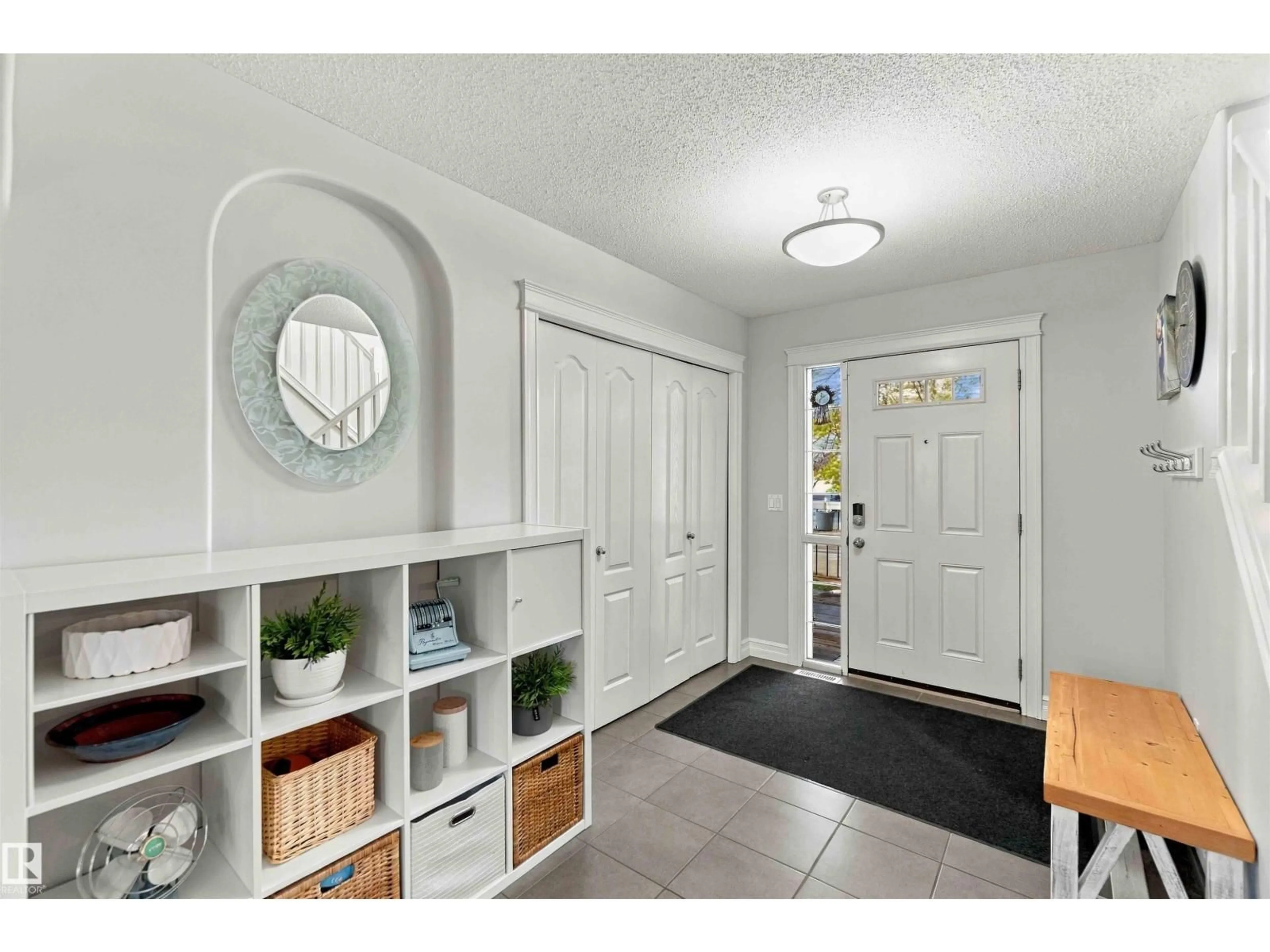 Indoor entryway for 102 BOXWOOD BN, Fort Saskatchewan Alberta T8L0B8