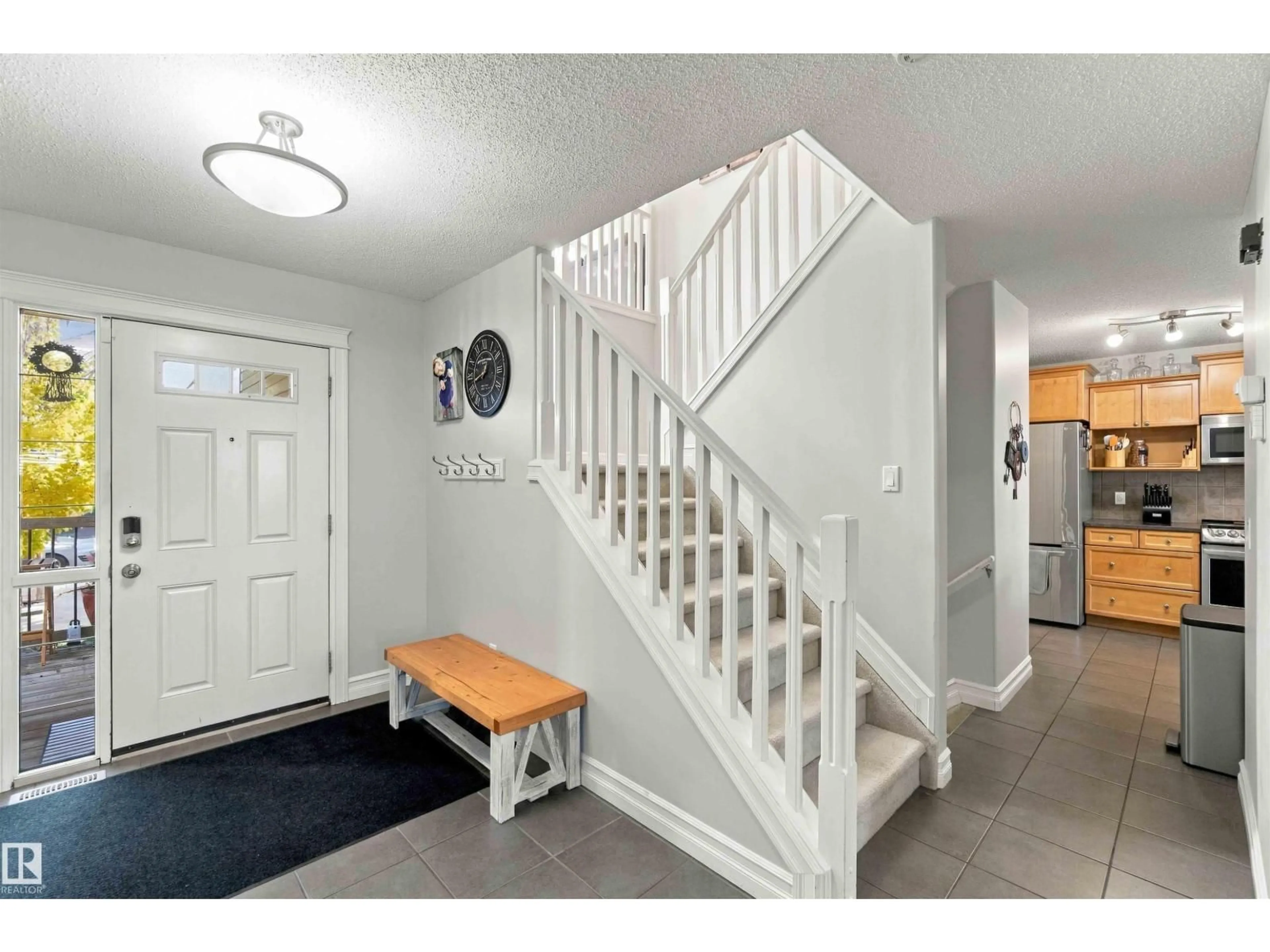 Indoor entryway for 102 BOXWOOD BN, Fort Saskatchewan Alberta T8L0B8