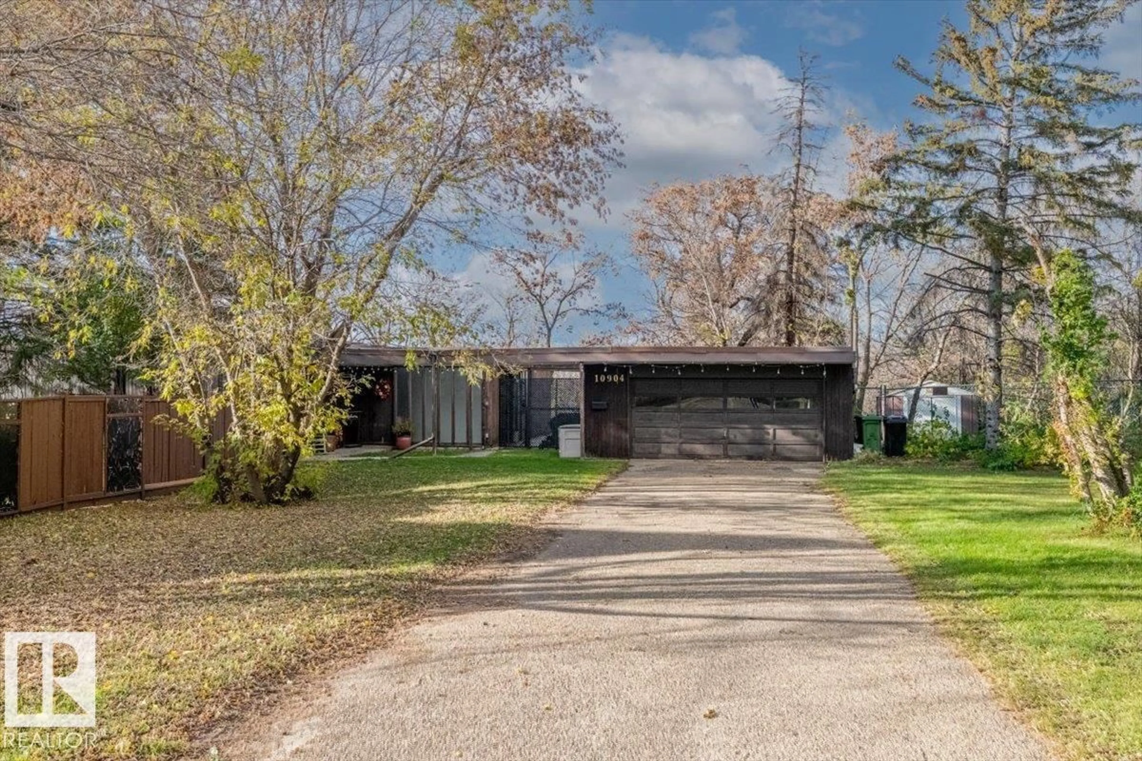 A pic from outside/outdoor area/front of a property/back of a property/a pic from drone, street for 10904 103 AV, Fort Saskatchewan Alberta T8L2B8
