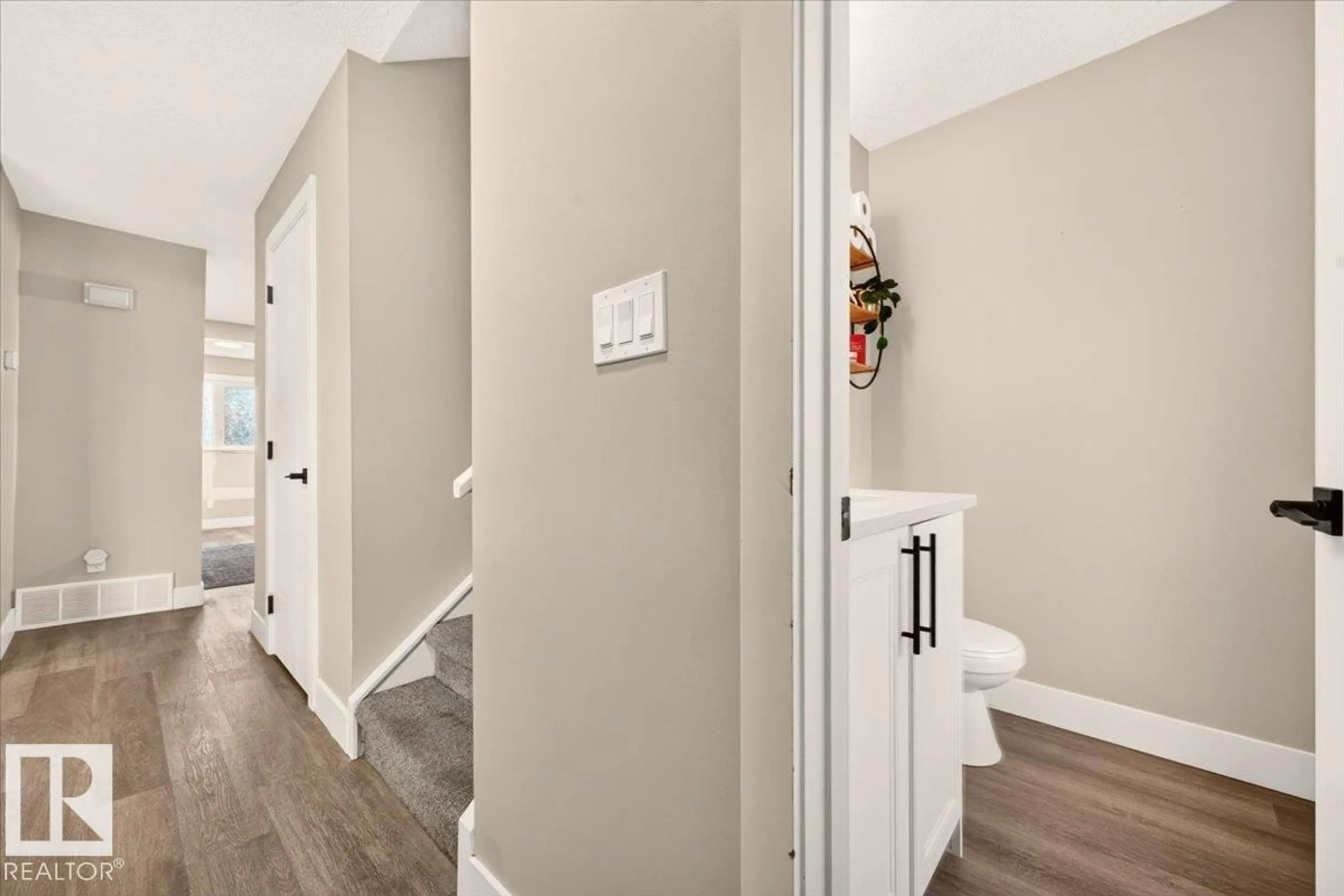 Indoor entryway for 12069 162 AV, Edmonton Alberta T5X3R1